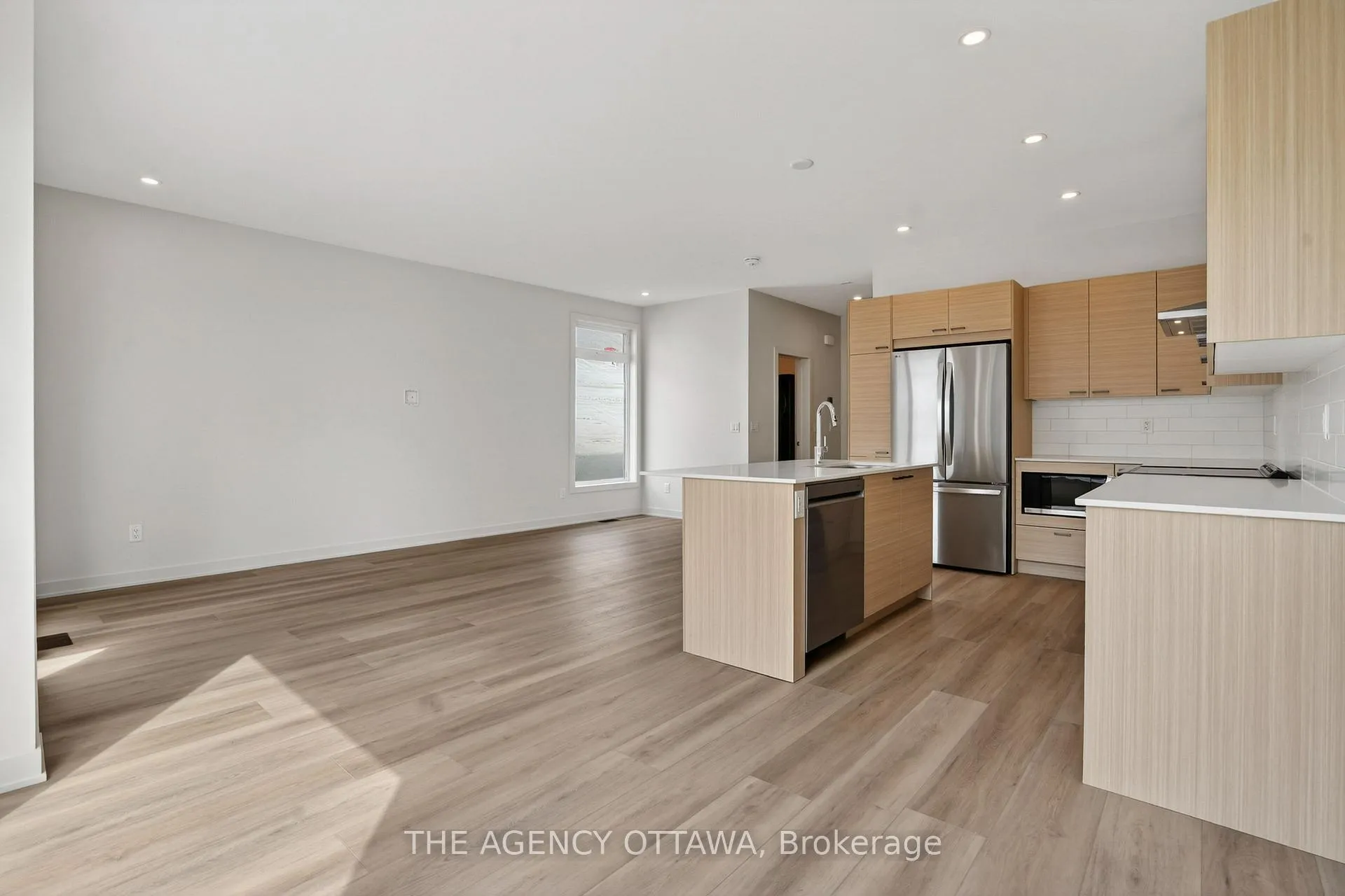 Photo 12 of 3061 Showcase Crescent, Ottawa, Riverside South/Gloucester Glen — HOMEH