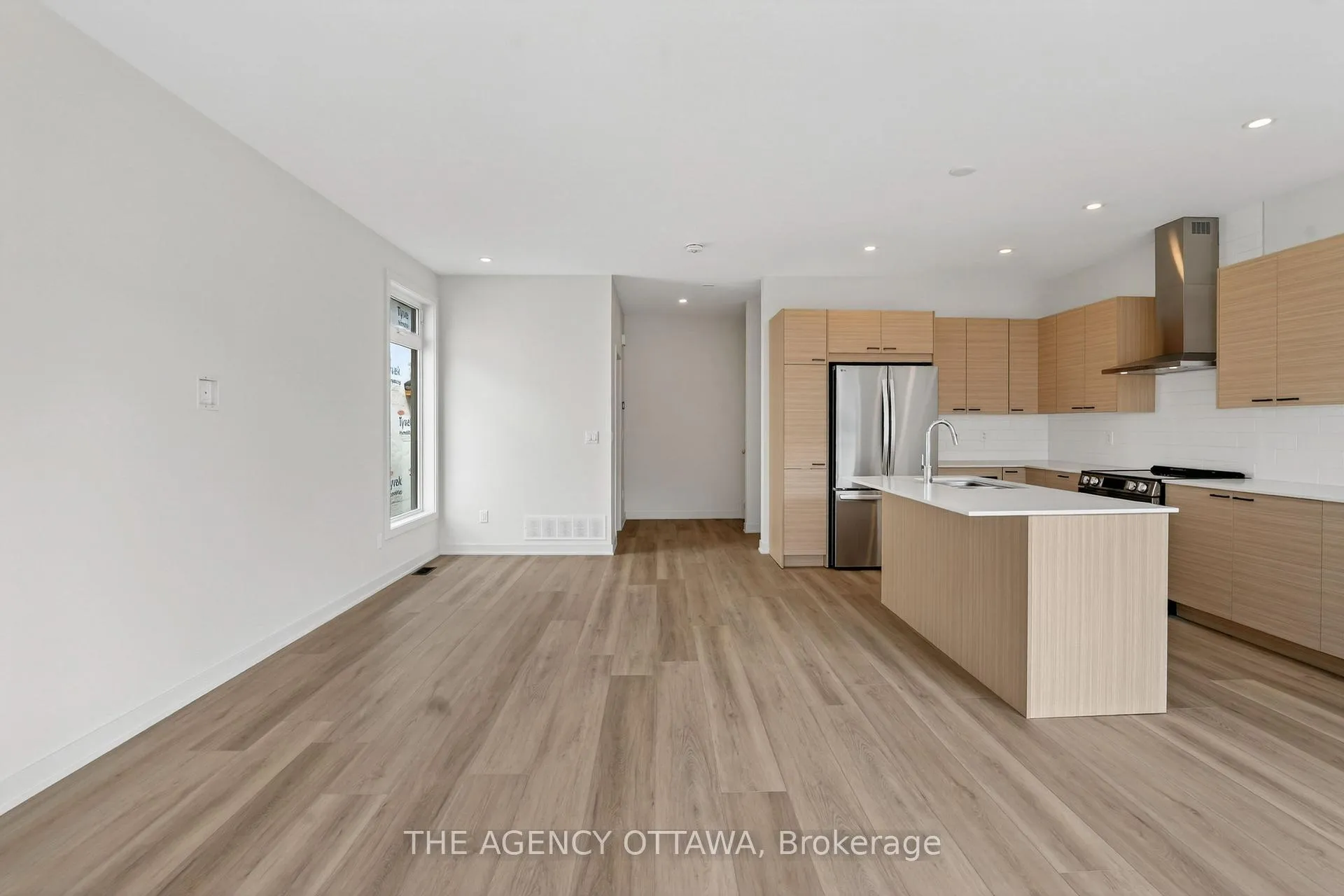 Photo 13 of 3061 Showcase Crescent, Ottawa, Riverside South/Gloucester Glen — HOMEH