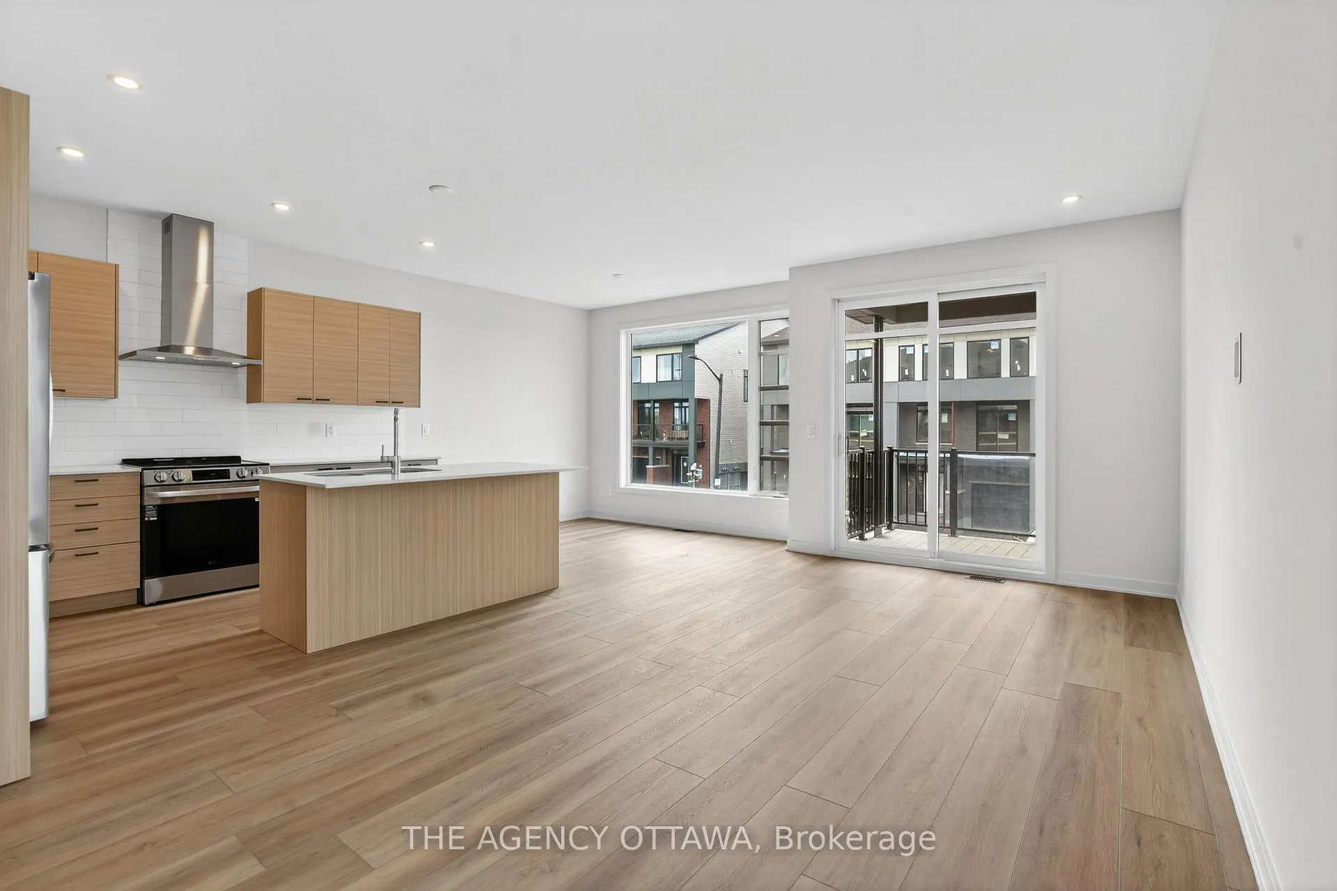 Photo 14 of 3061 Showcase Crescent, Ottawa, Riverside South/Gloucester Glen — HOMEH