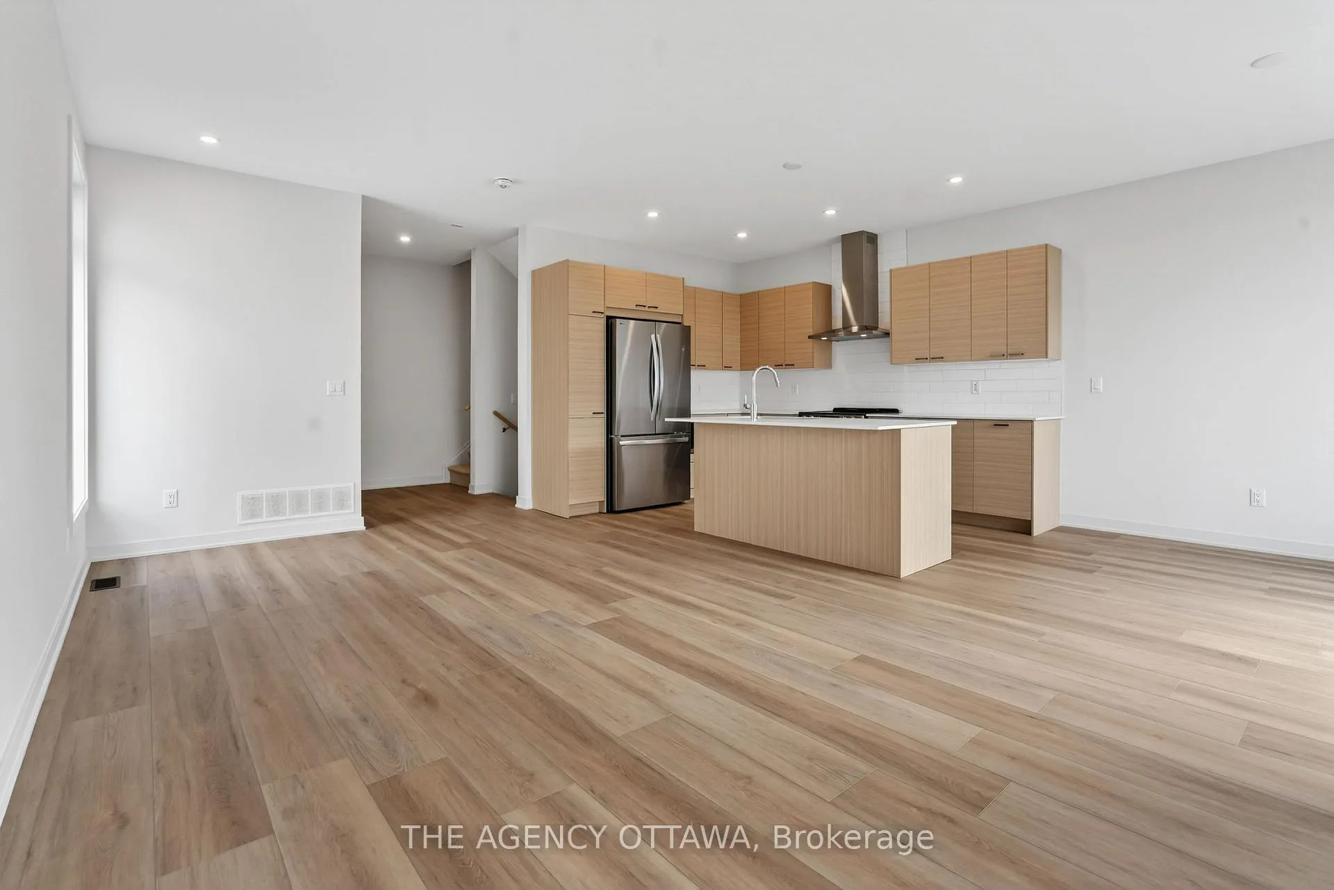 Photo 15 of 3061 Showcase Crescent, Ottawa, Riverside South/Gloucester Glen — HOMEH