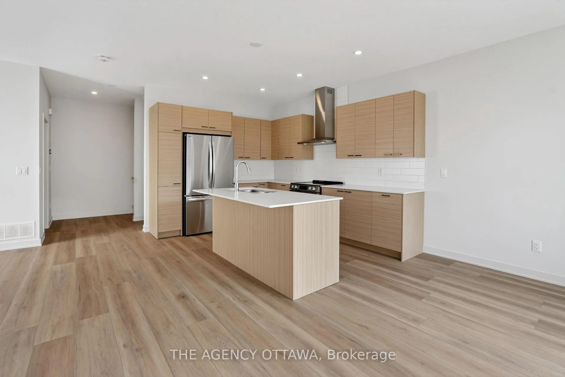 Photo 16 of 3061 Showcase Crescent, Ottawa, Riverside South/Gloucester Glen — HOMEH