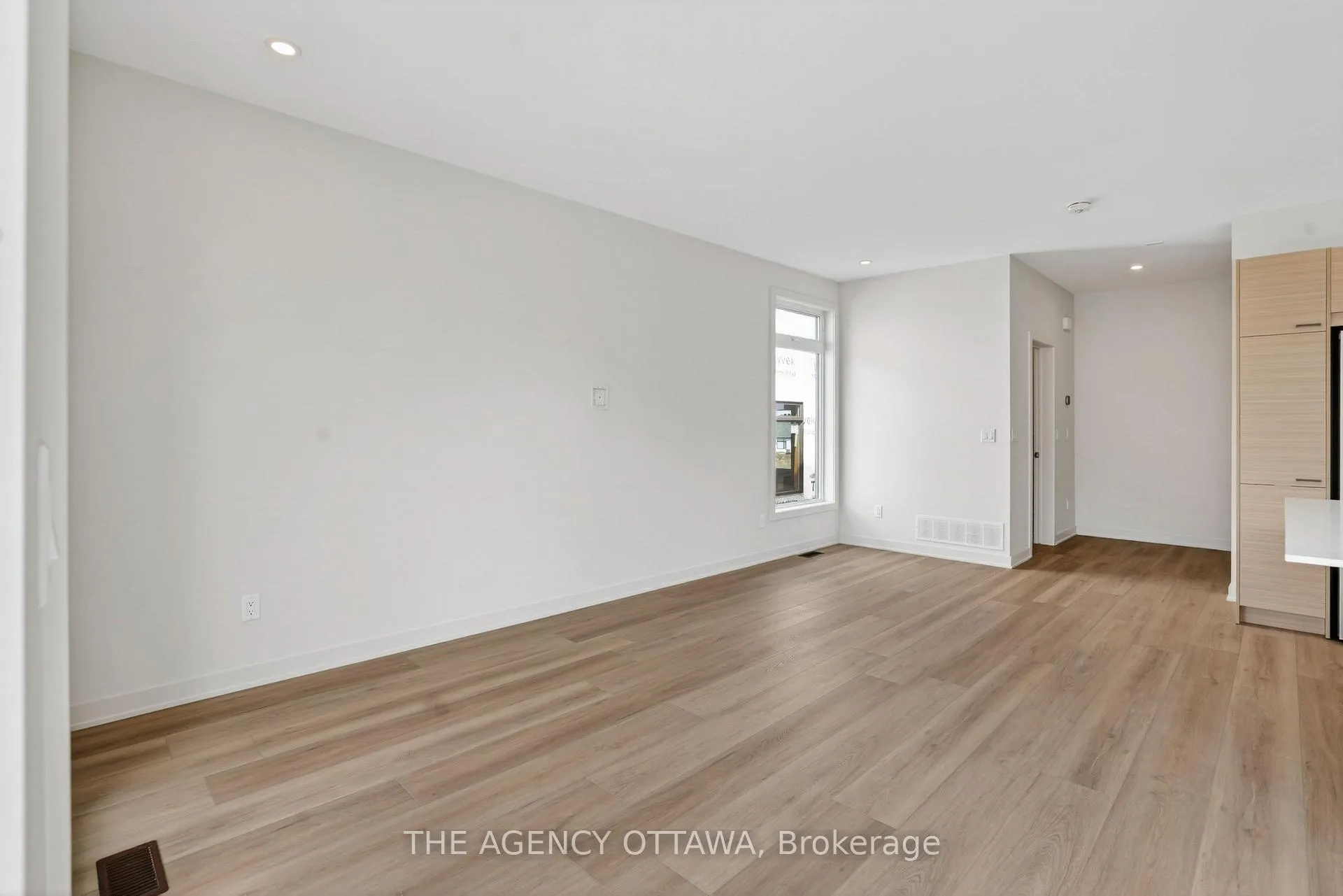 Photo 17 of 3061 Showcase Crescent, Ottawa, Riverside South/Gloucester Glen — HOMEH