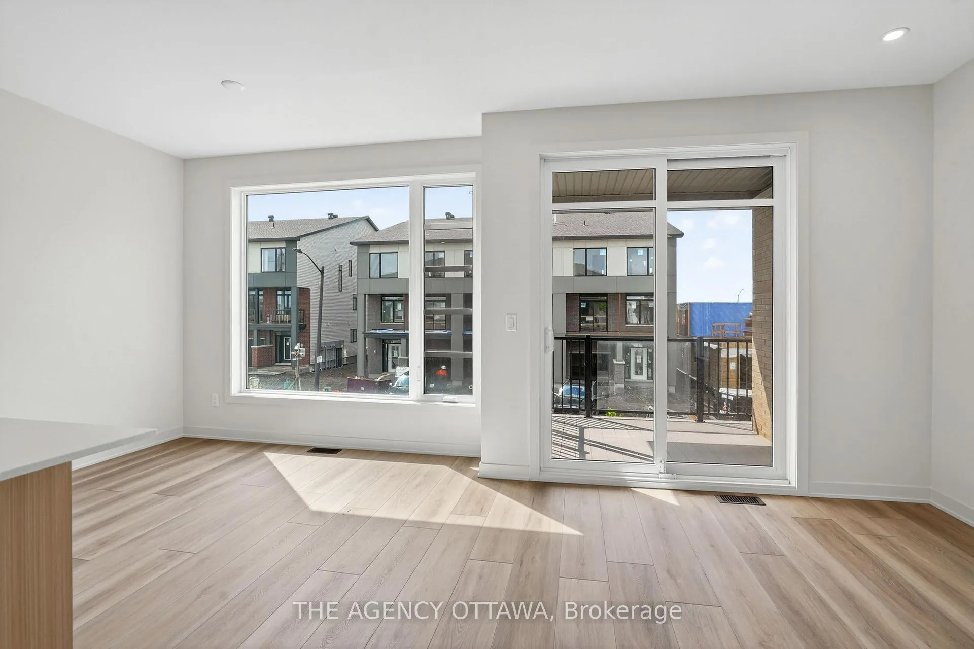 Photo 18 of 3061 Showcase Crescent, Ottawa, Riverside South/Gloucester Glen — HOMEH