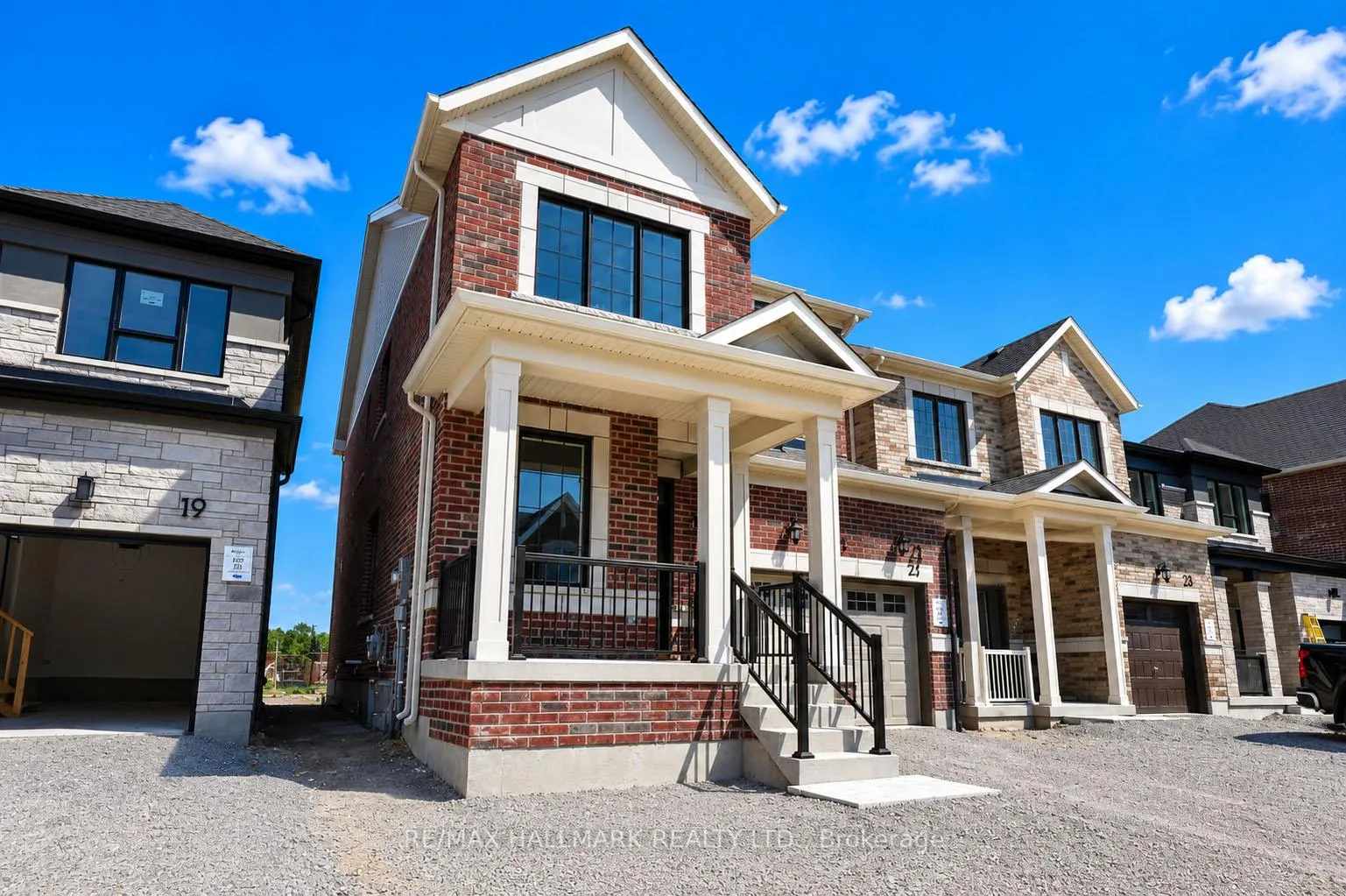 Photo 2 of 21 Foxley Heights, Barrie, Rural Barrie Southwest — HOMEH