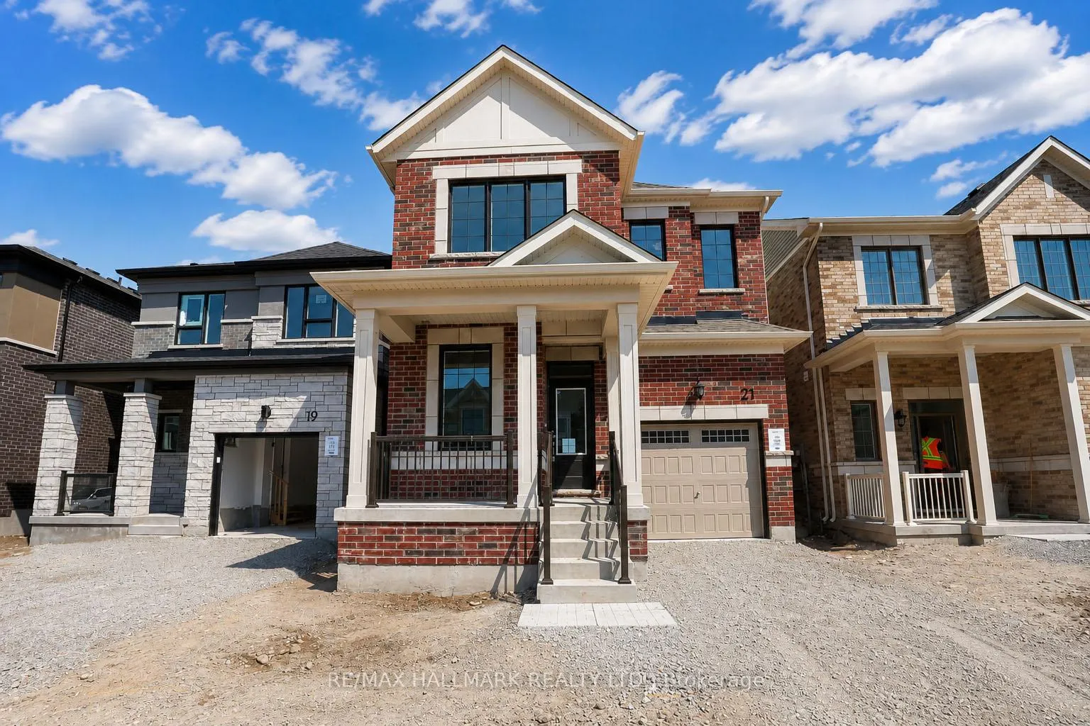 Photo 3 of 21 Foxley Heights, Barrie, Rural Barrie Southwest — HOMEH