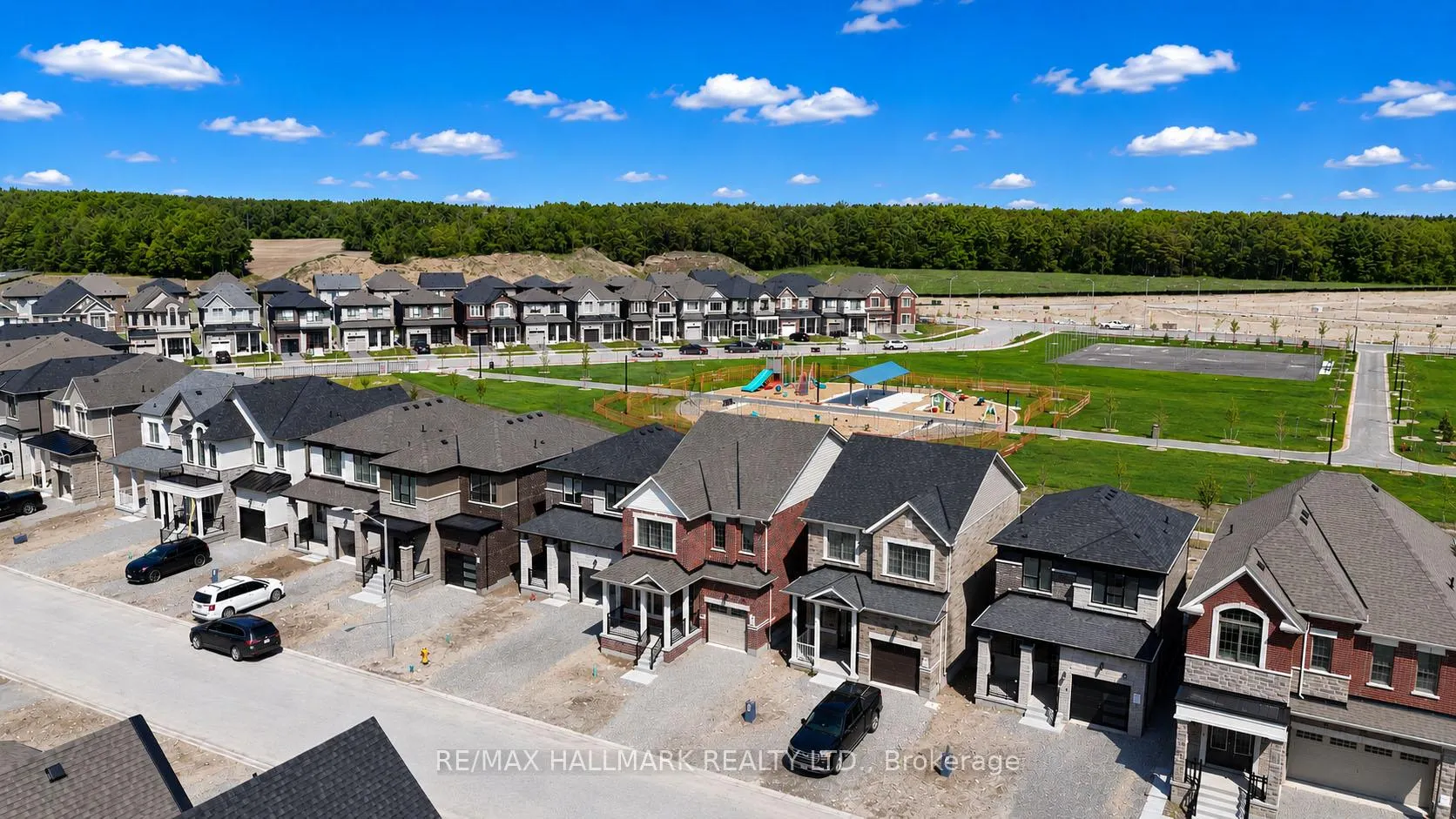 Photo 4 of 21 Foxley Heights, Barrie, Rural Barrie Southwest — HOMEH