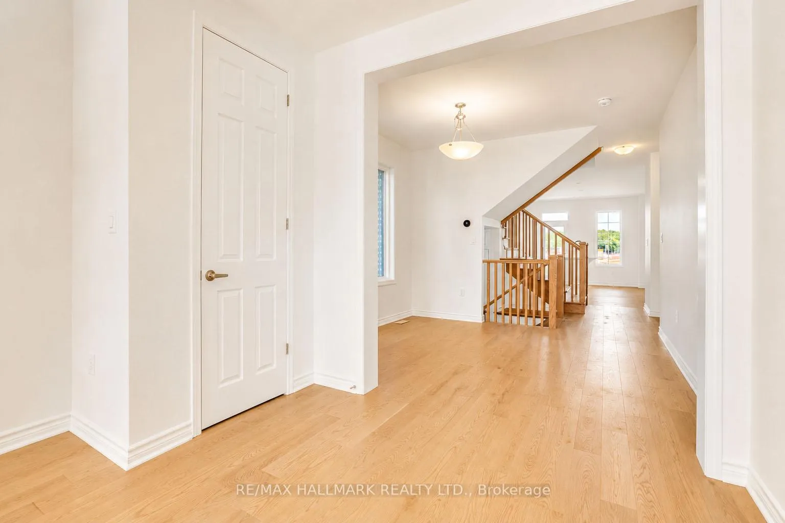 Photo 8 of 21 Foxley Heights, Barrie, Rural Barrie Southwest — HOMEH