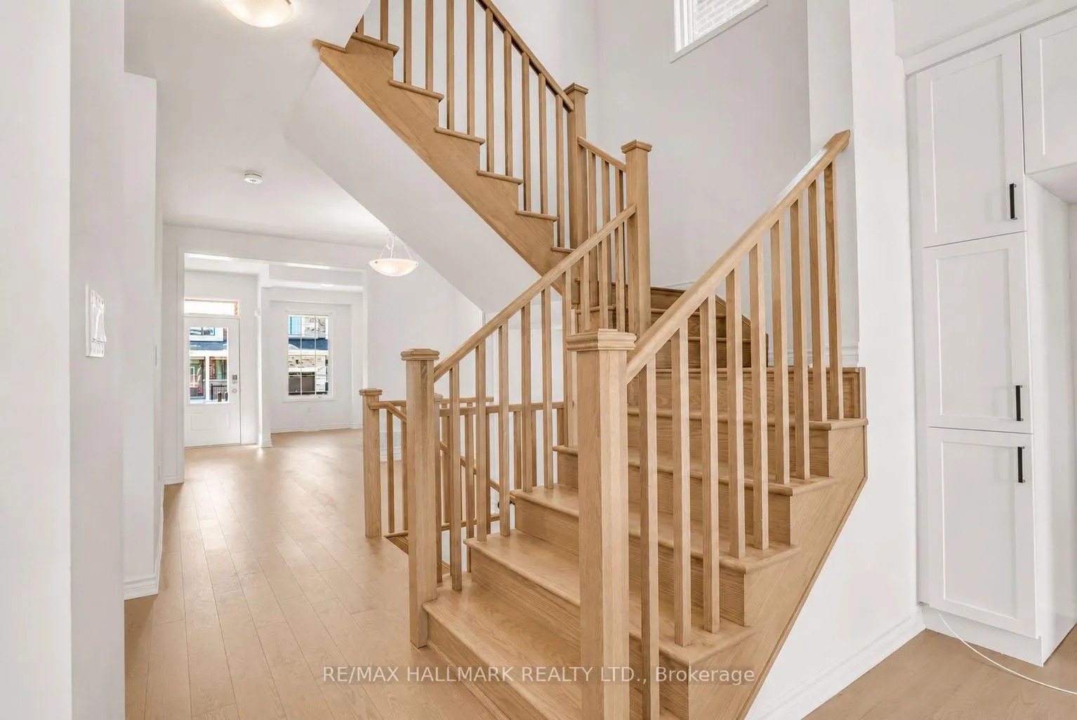 Photo 9 of 21 Foxley Heights, Barrie, Rural Barrie Southwest — HOMEH