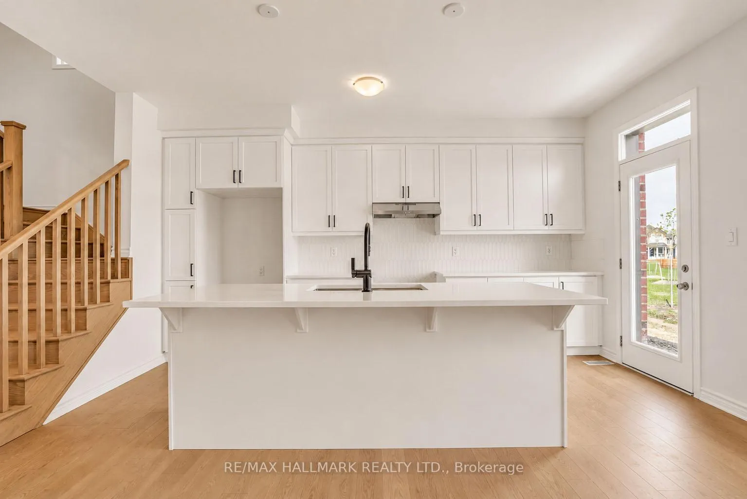 Photo 13 of 21 Foxley Heights, Barrie, Rural Barrie Southwest — HOMEH
