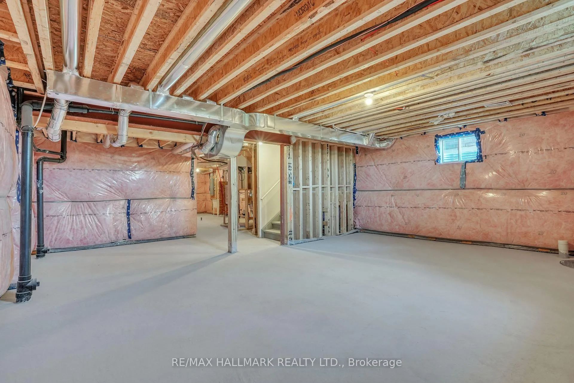 Photo 31 of 21 Foxley Heights, Barrie, Rural Barrie Southwest — HOMEH