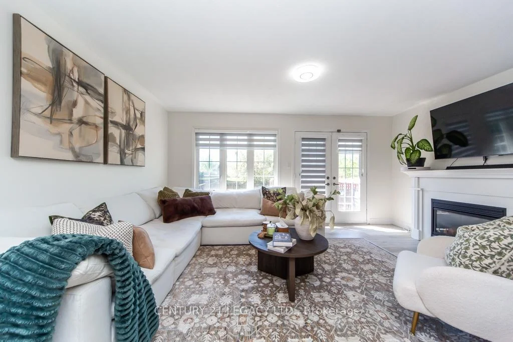 Photo 8 of 44 Tincomb Crescent, Whitby, Pringle Creek — HOMEH