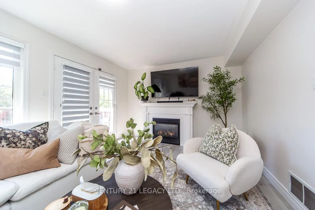 Photo 9 of 44 Tincomb Crescent, Whitby, Pringle Creek — HOMEH