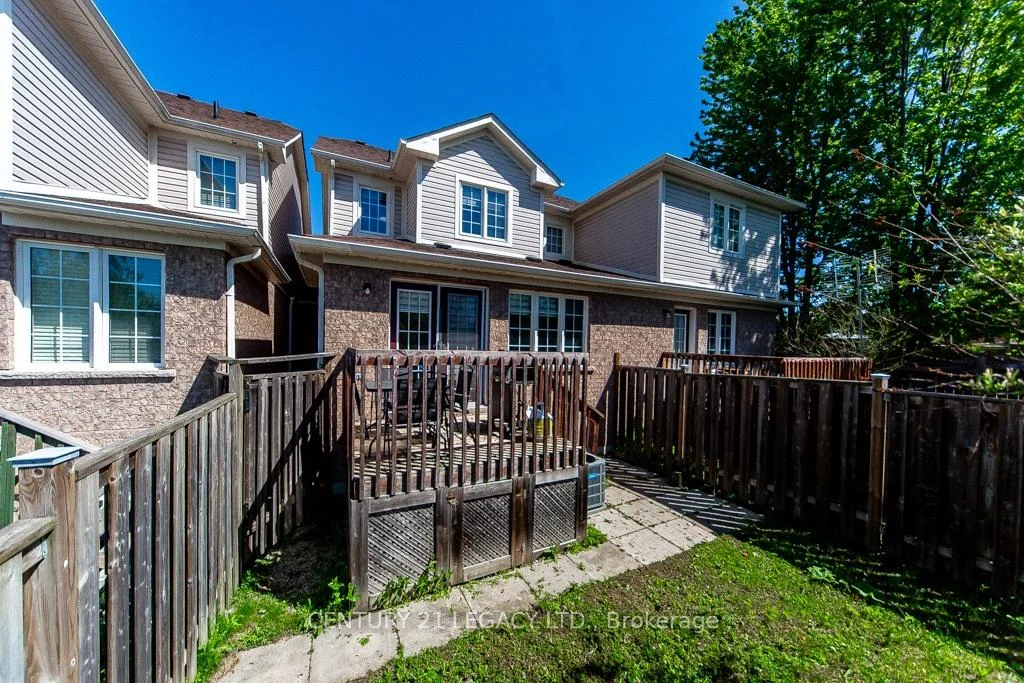 Photo 40 of 44 Tincomb Crescent, Whitby, Pringle Creek — HOMEH