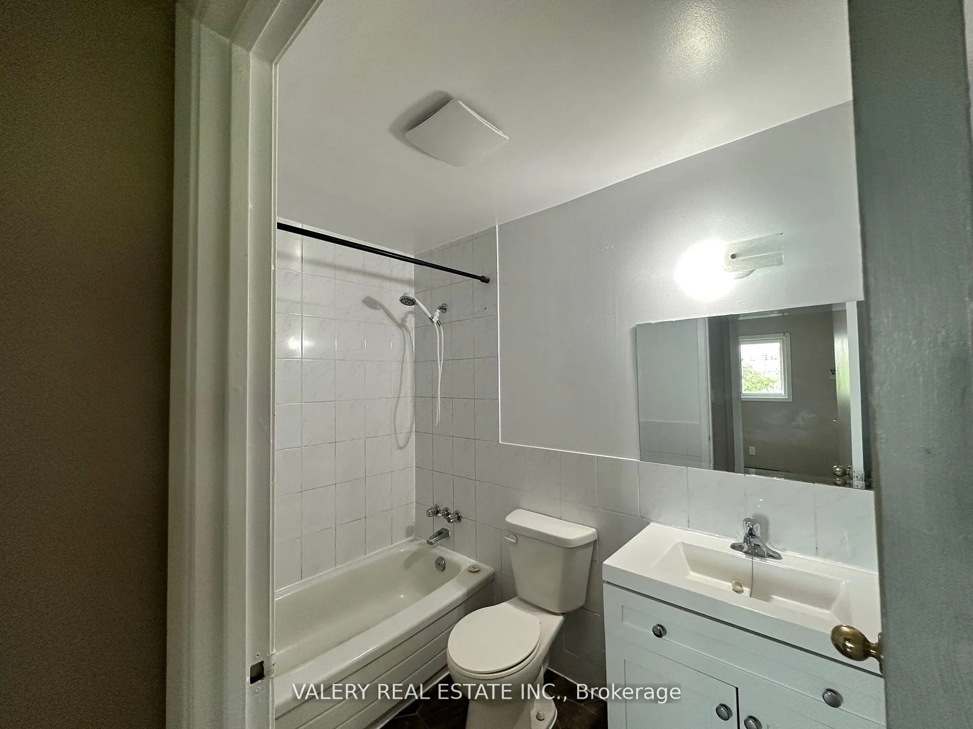 Photo 8 of Unit 9, 9 Lowdnes Avenue, Georgina, Keswick South — HOMEH