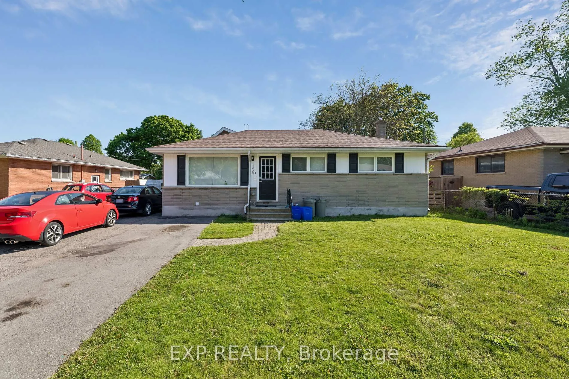 Photo of 158 Laurentian Drive N