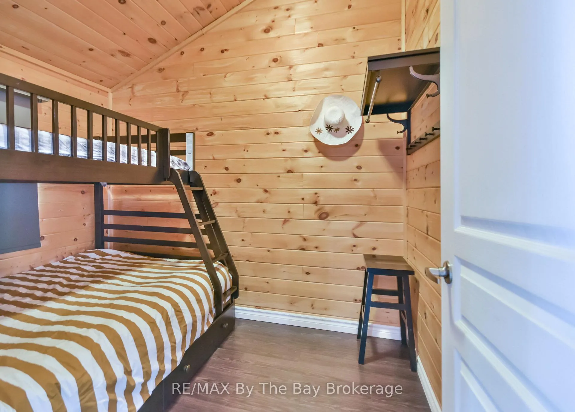Photo 16 of 578 Oxbow Park Drive, Wasaga Beach — HOMEH