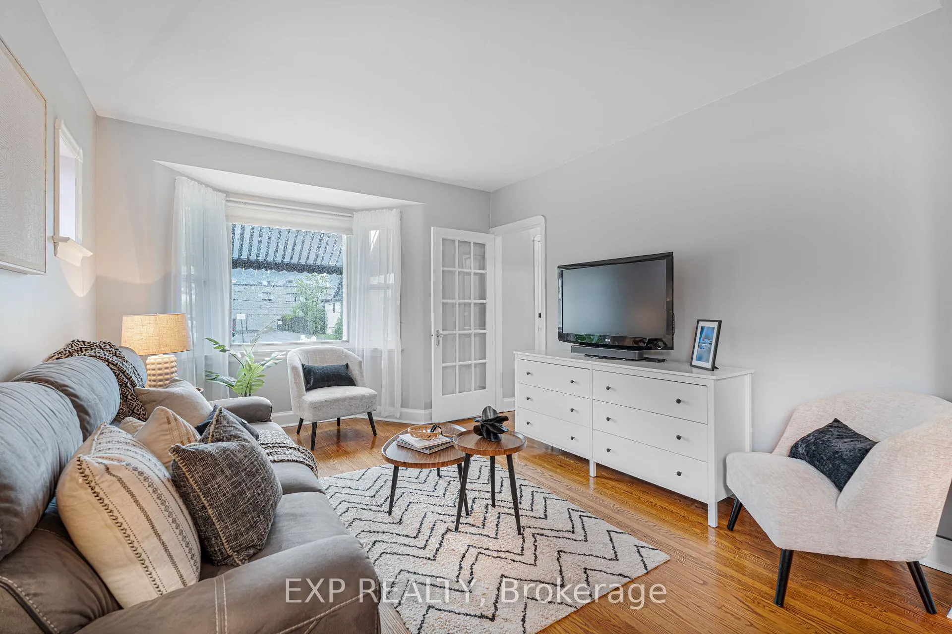 Photo 9 of 56 Gladstone Avenue, Oshawa, McLaughlin — HOMEH