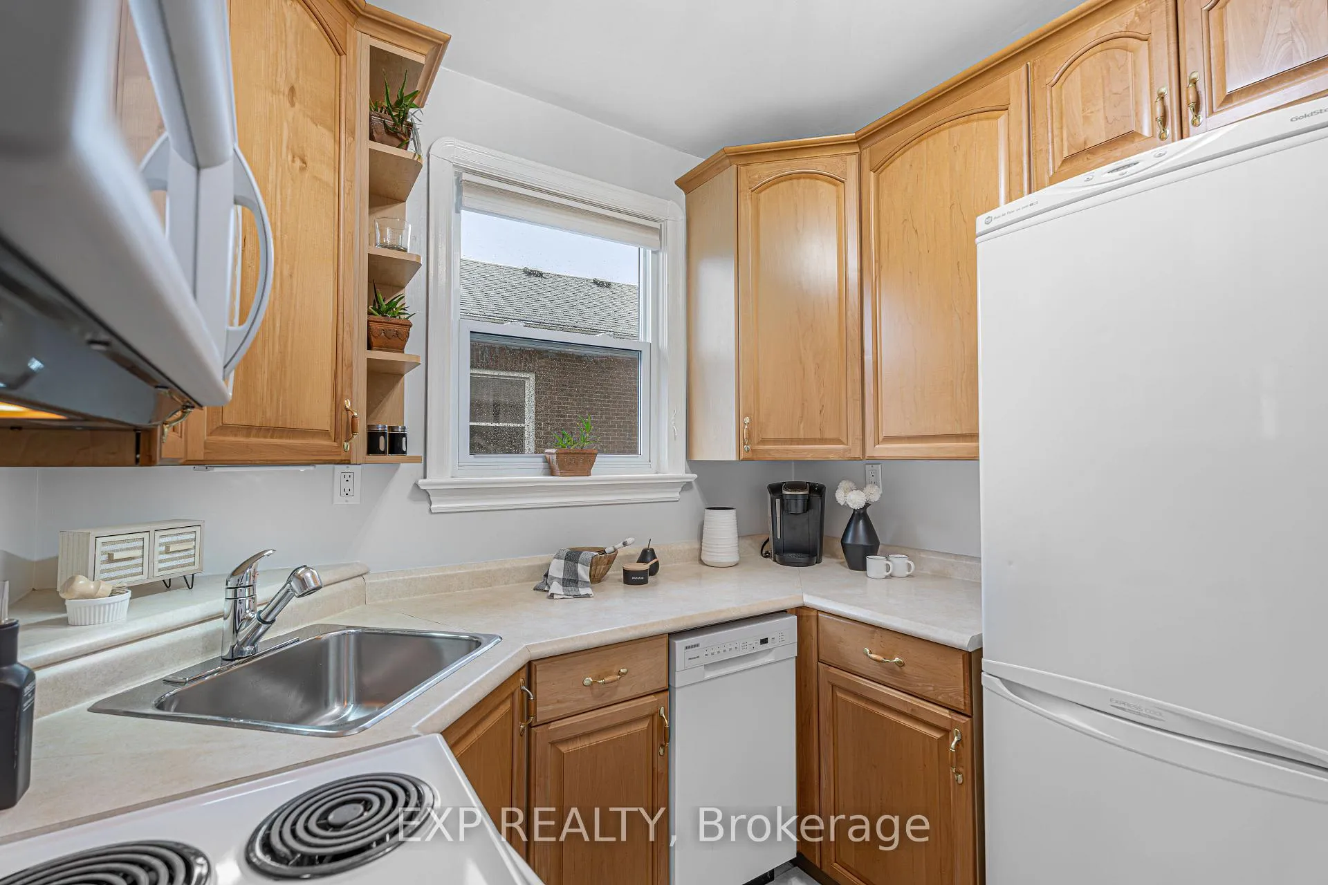 Photo 13 of 56 Gladstone Avenue, Oshawa, McLaughlin — HOMEH