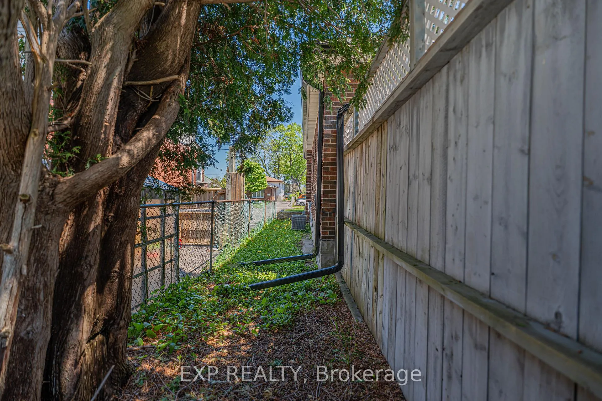 Photo 44 of 56 Gladstone Avenue, Oshawa, McLaughlin — HOMEH