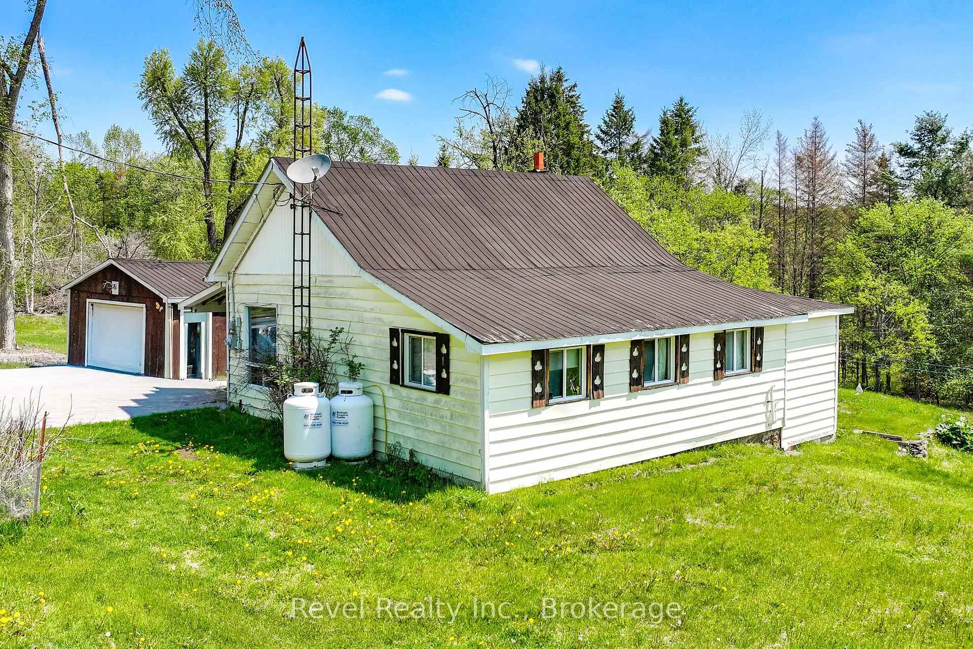 Photo 2 of 4900 Monck Road, Kawartha Lakes, Kinmount — HOMEH