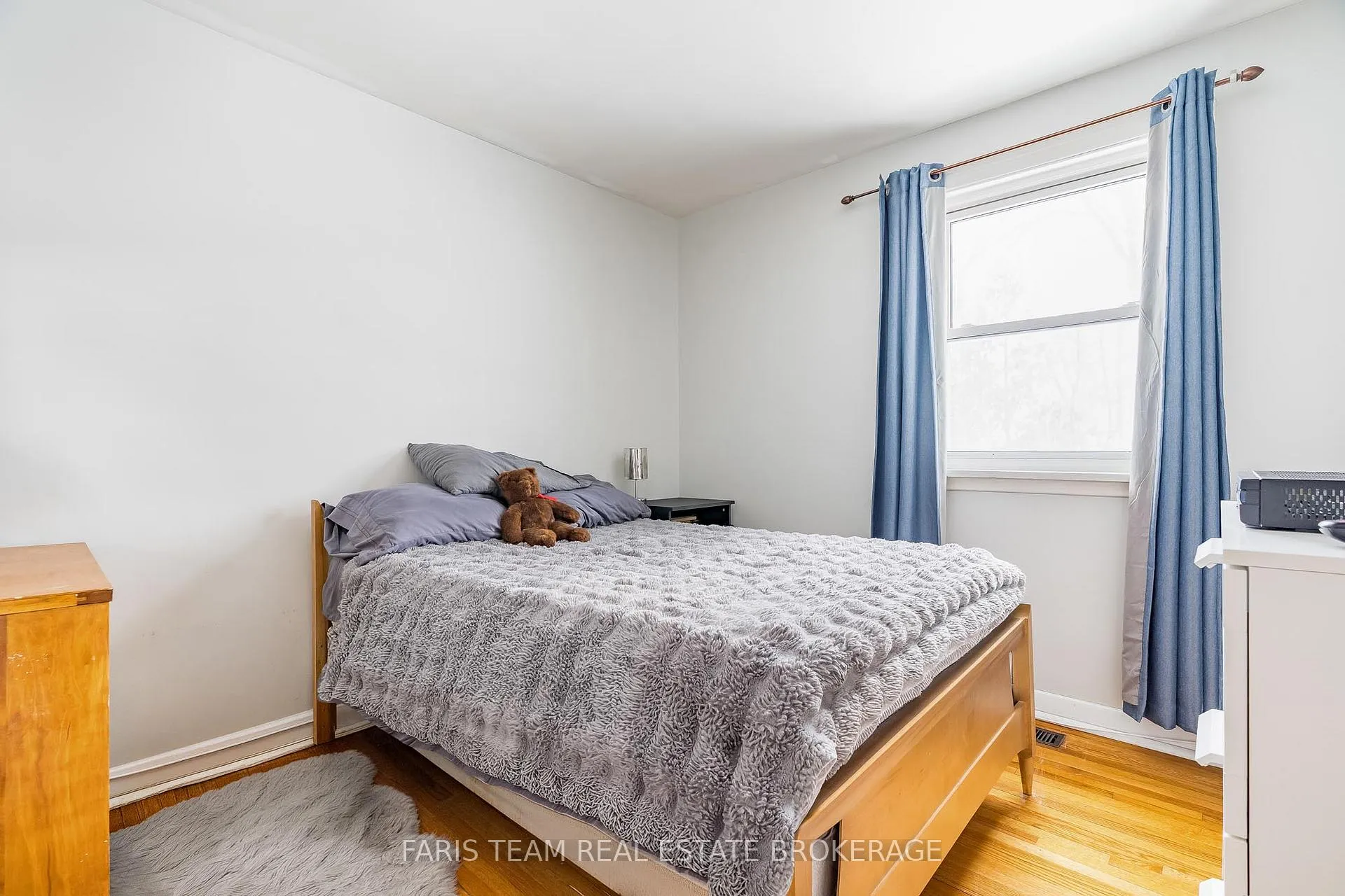 Photo 16 of 18 Newton Street, Barrie, Wellington — HOMEH