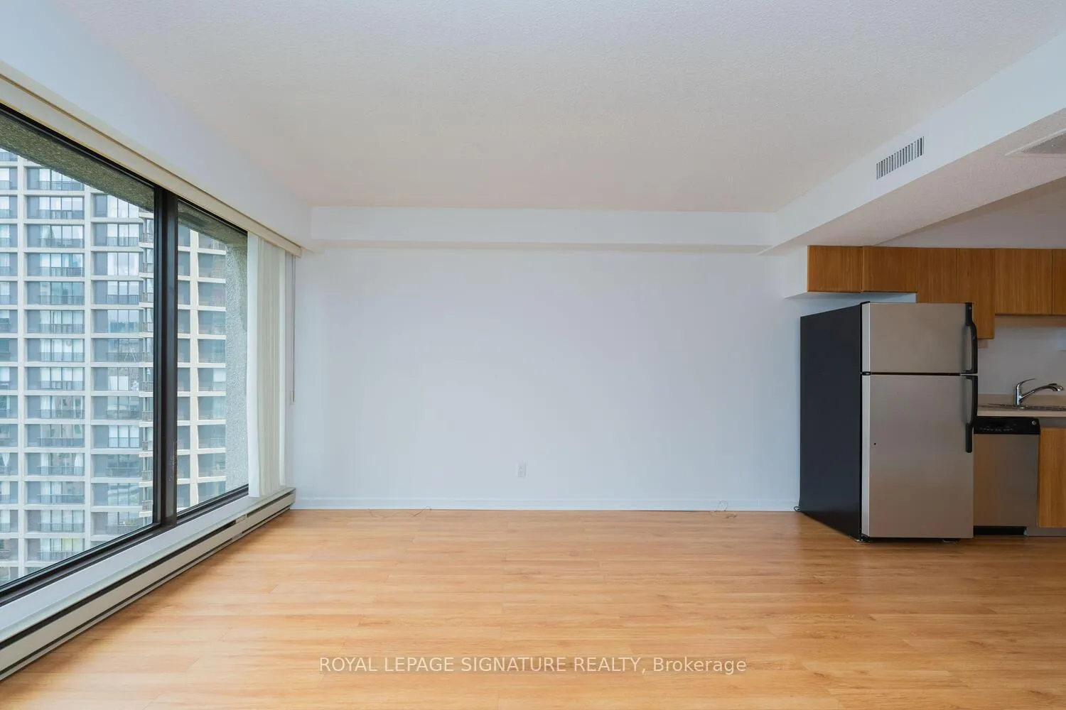 Photo 5 of Unit 2109, 65 Harbour Square, Toronto, Waterfront Communities — HOMEH