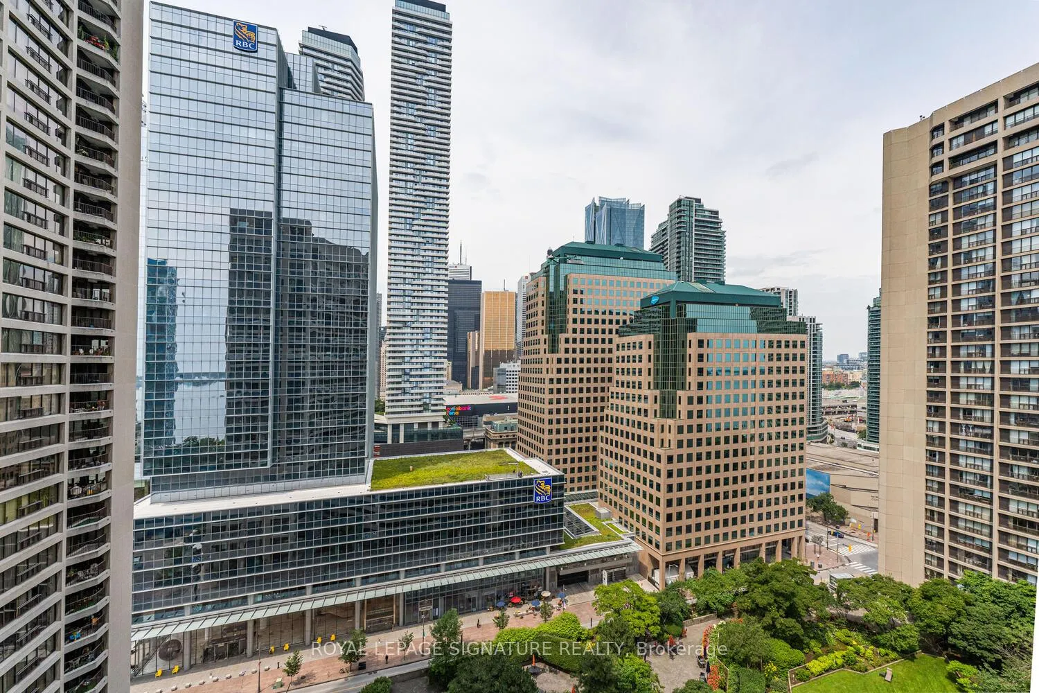Photo 6 of Unit 2109, 65 Harbour Square, Toronto, Waterfront Communities — HOMEH
