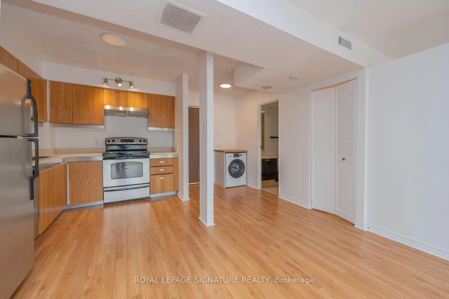 Photo 9 of Unit 2109, 65 Harbour Square, Toronto, Waterfront Communities — HOMEH