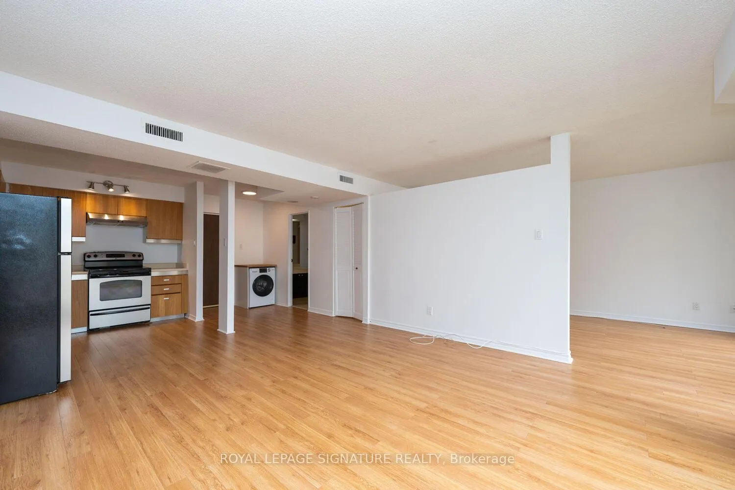 Photo 10 of Unit 2109, 65 Harbour Square, Toronto, Waterfront Communities — HOMEH