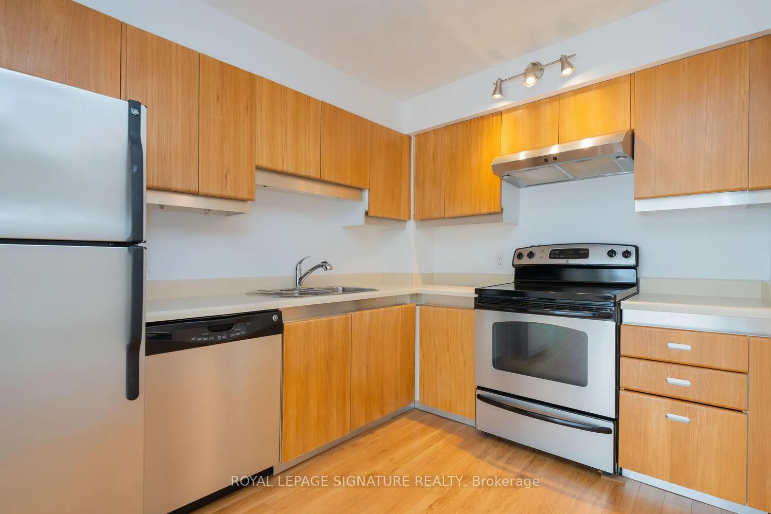 Photo 12 of Unit 2109, 65 Harbour Square, Toronto, Waterfront Communities — HOMEH