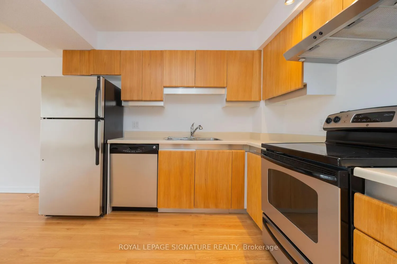 Photo 13 of Unit 2109, 65 Harbour Square, Toronto, Waterfront Communities — HOMEH