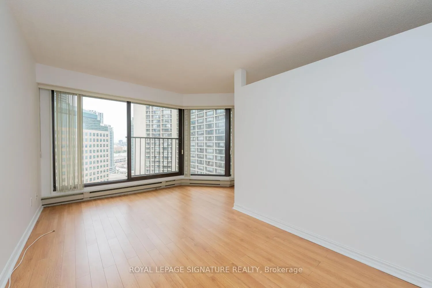 Photo 16 of Unit 2109, 65 Harbour Square, Toronto, Waterfront Communities — HOMEH