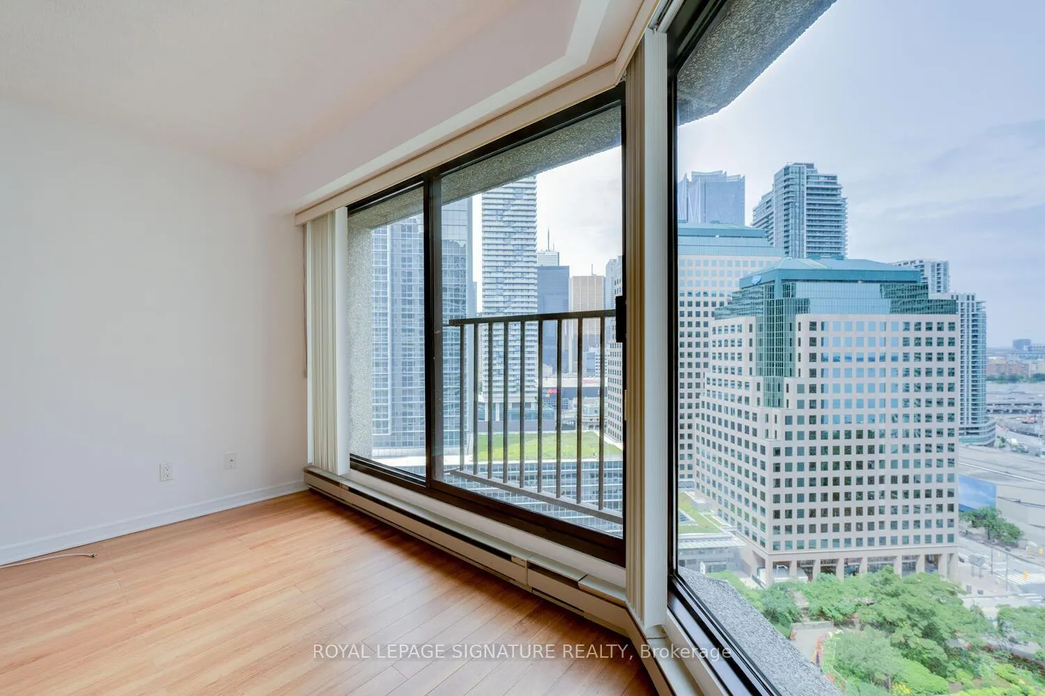 Photo 19 of Unit 2109, 65 Harbour Square, Toronto, Waterfront Communities — HOMEH