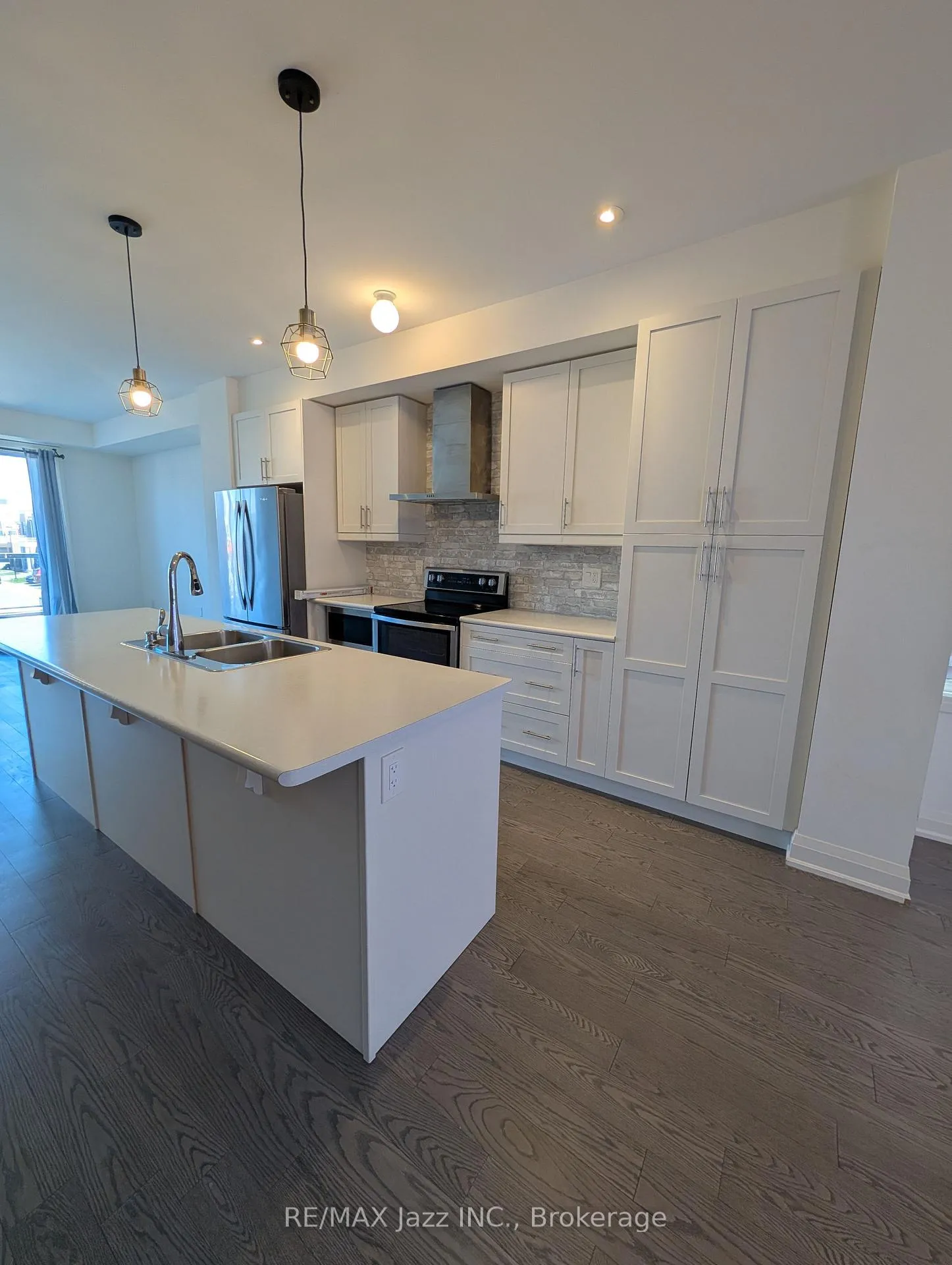 Photo 5 of 20 Clarington Boulevard, Clarington, Bowmanville — HOMEH