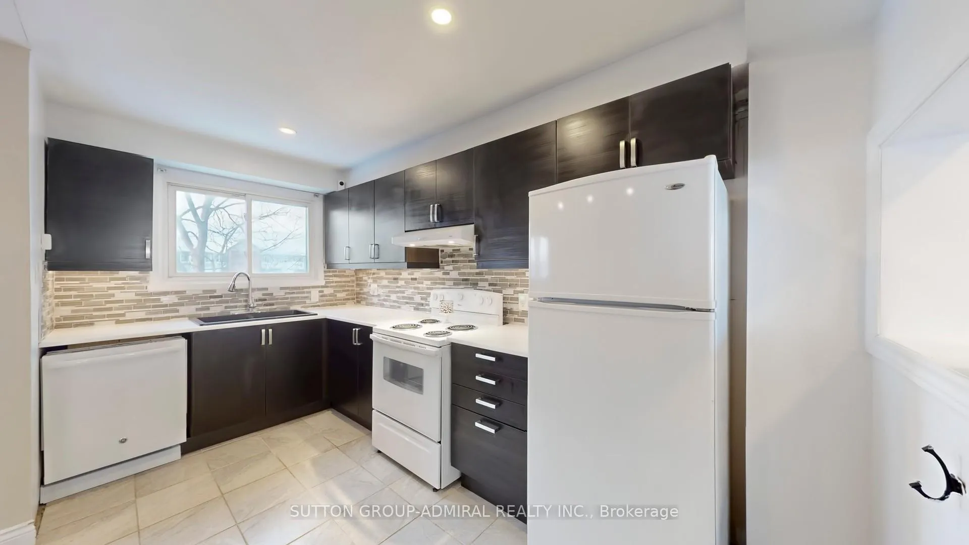 Photo 10 of Unit 8, 64 Bronte Street S, Milton, Old Milton — HOMEH