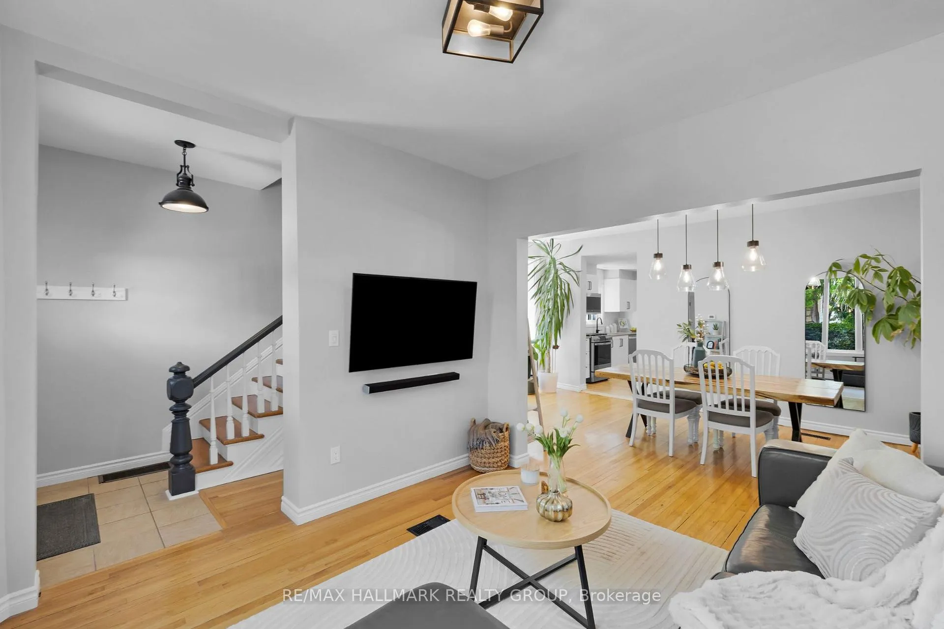 Photo 4 of 218 Carruthers Avenue, Ottawa, Hintonburg — HOMEH