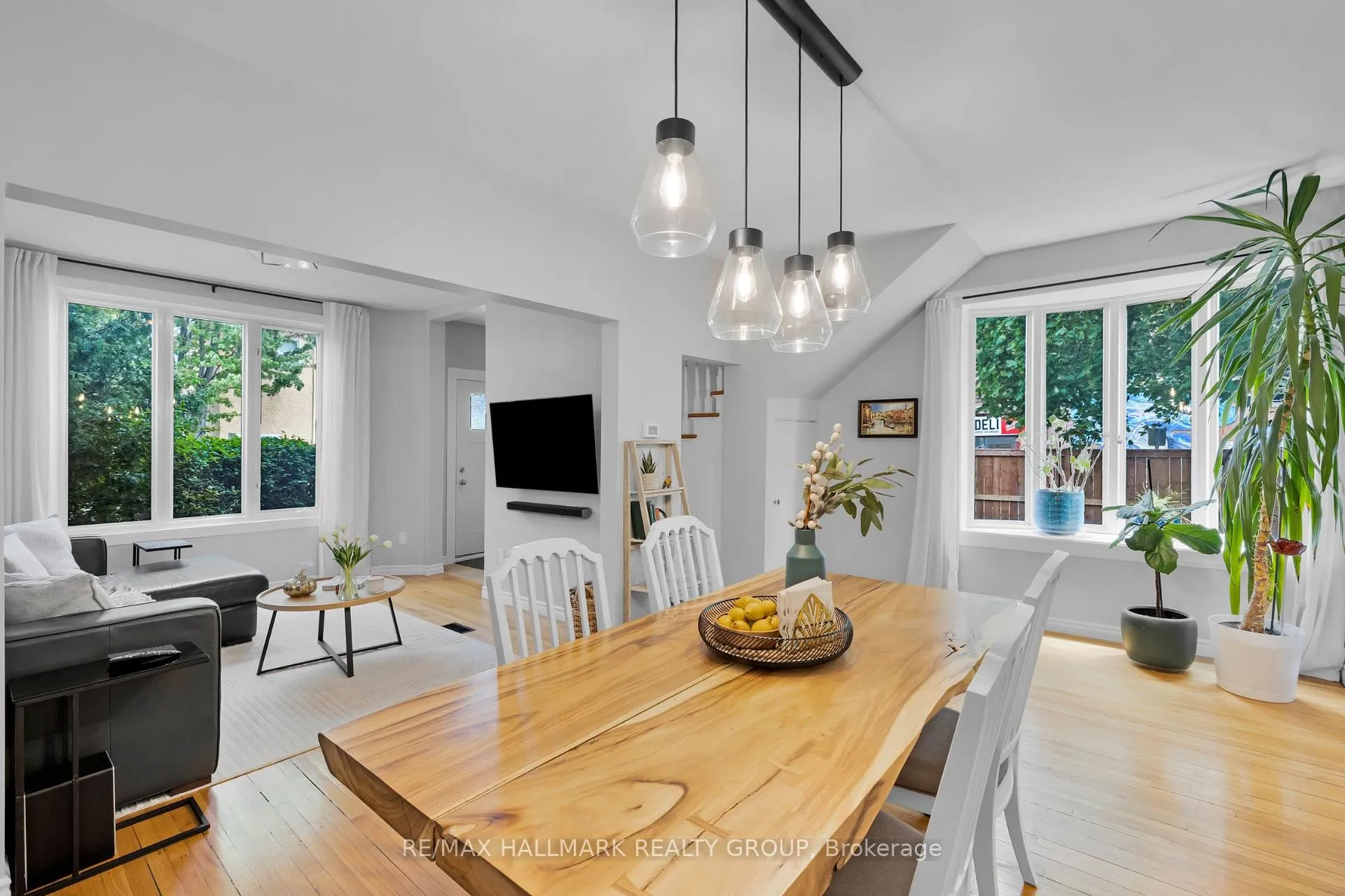 Photo 7 of 218 Carruthers Avenue, Ottawa, Hintonburg — HOMEH