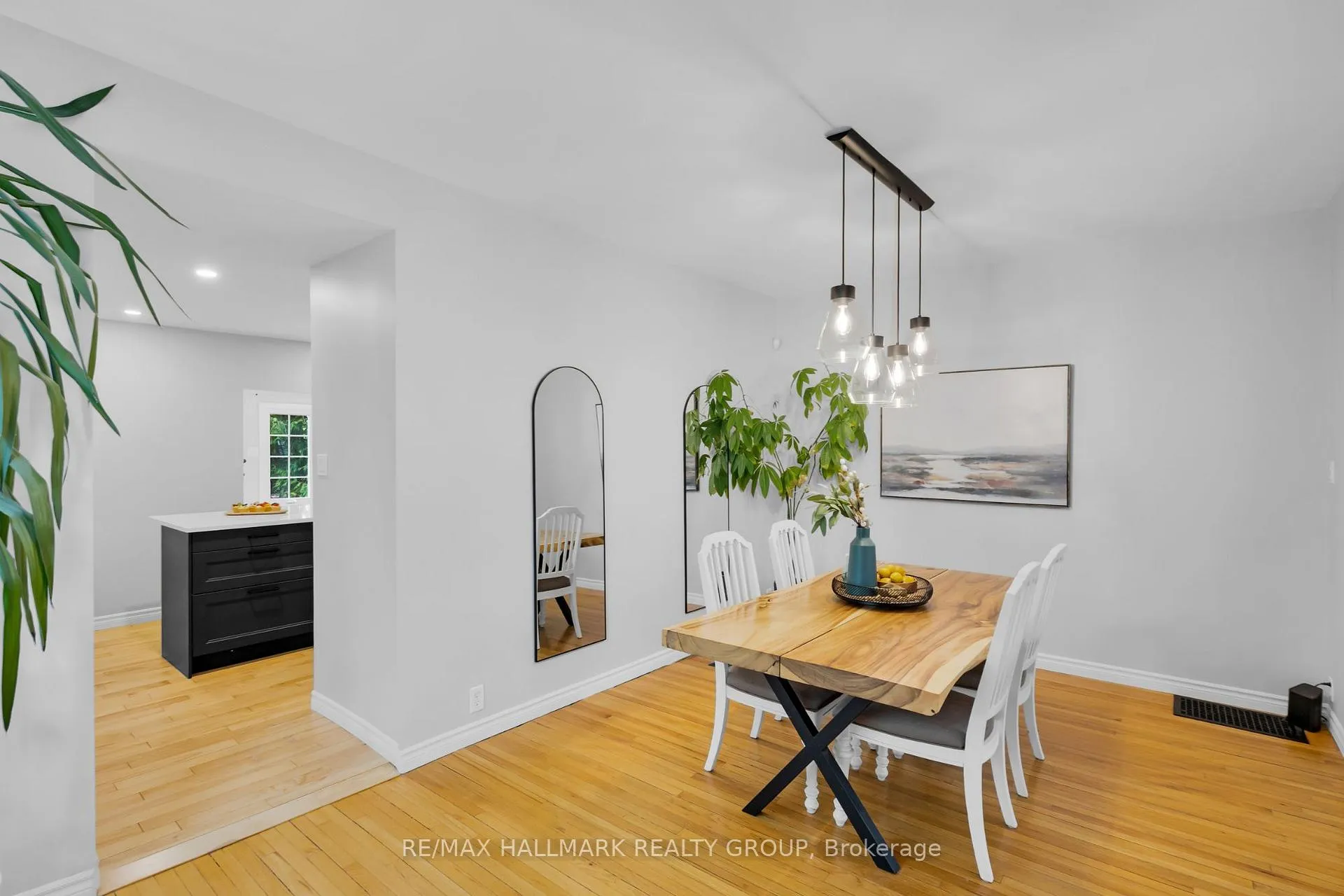 Photo 10 of 218 Carruthers Avenue, Ottawa, Hintonburg — HOMEH