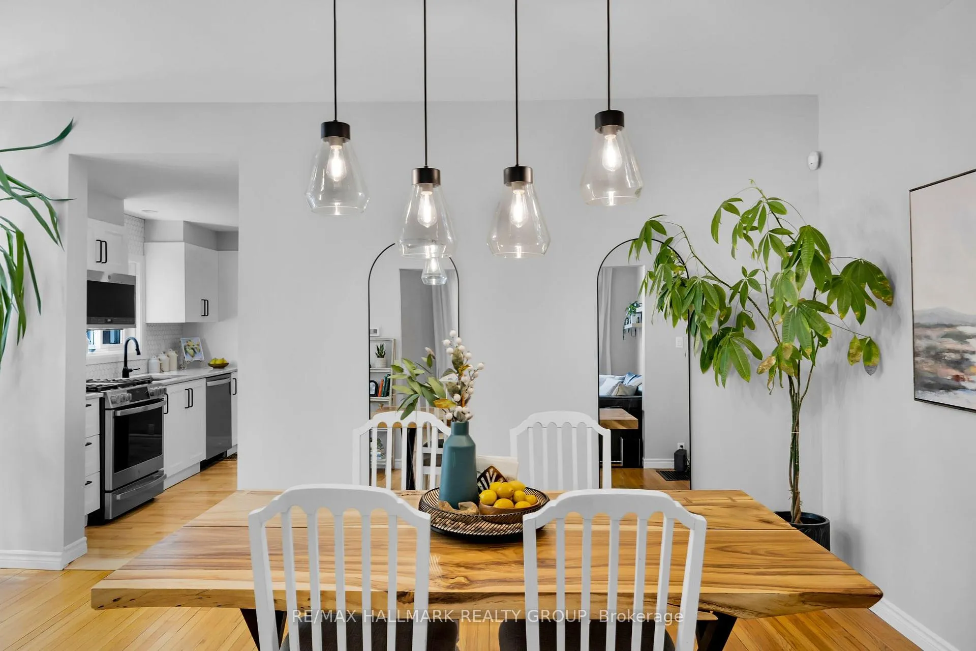 Photo 11 of 218 Carruthers Avenue, Ottawa, Hintonburg — HOMEH