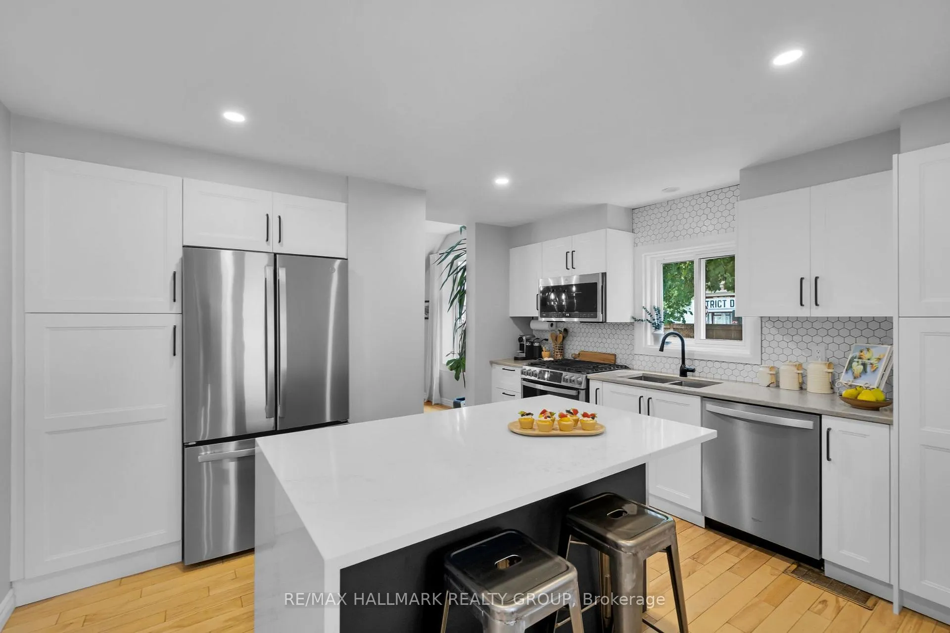 Photo 13 of 218 Carruthers Avenue, Ottawa, Hintonburg — HOMEH
