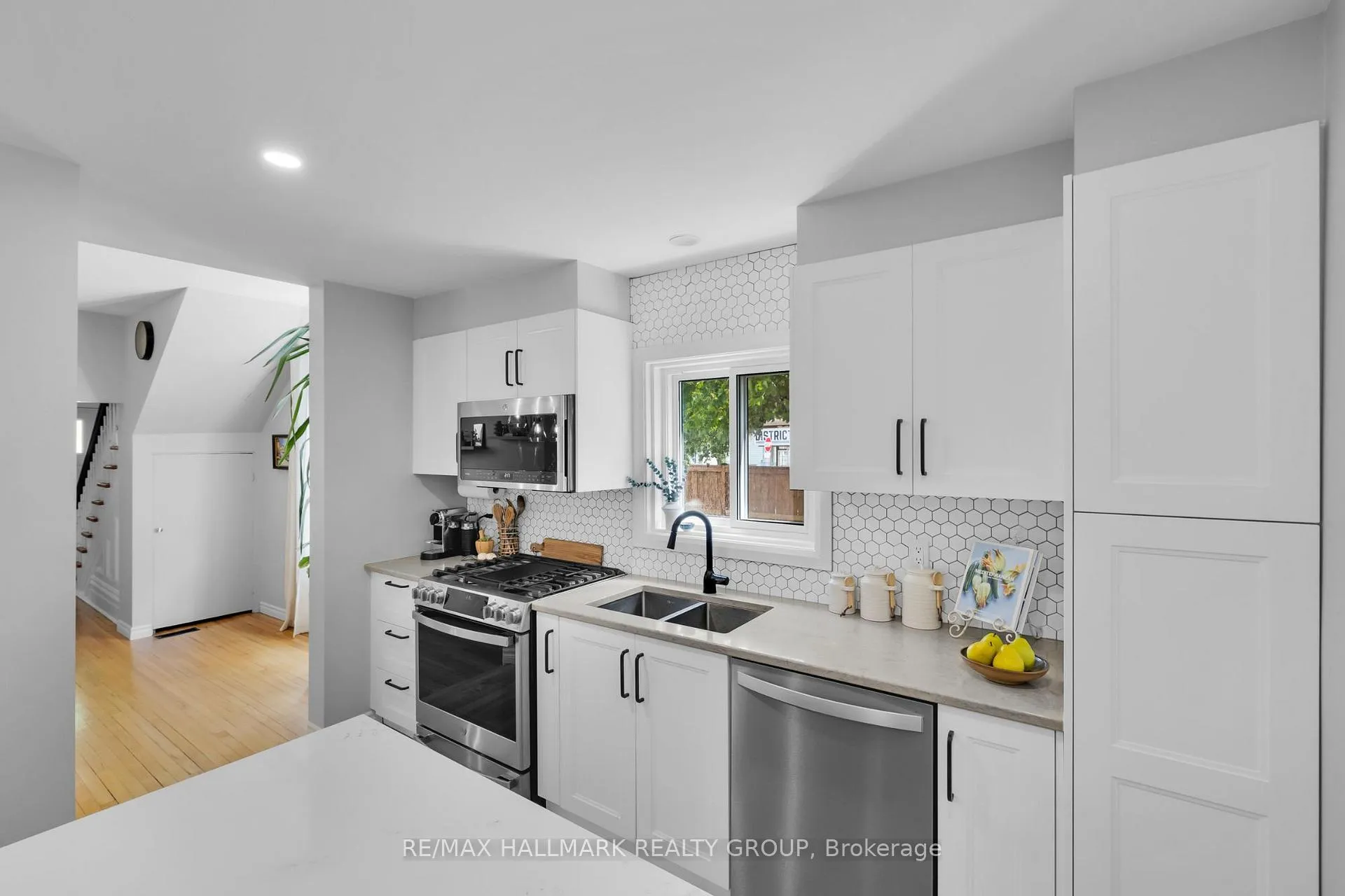 Photo 14 of 218 Carruthers Avenue, Ottawa, Hintonburg — HOMEH