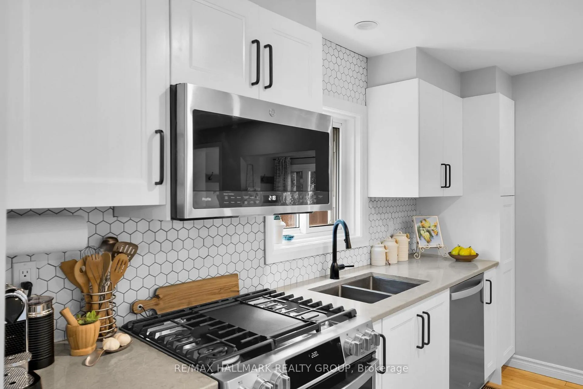 Photo 16 of 218 Carruthers Avenue, Ottawa, Hintonburg — HOMEH