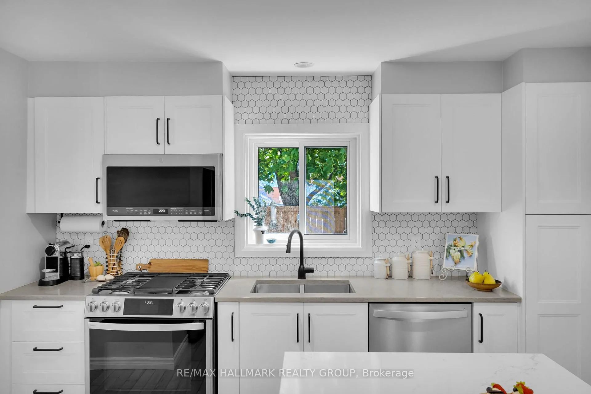 Photo 19 of 218 Carruthers Avenue, Ottawa, Hintonburg — HOMEH