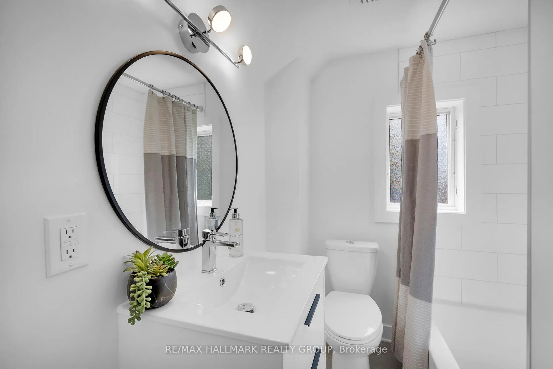 Photo 35 of 218 Carruthers Avenue, Ottawa, Hintonburg — HOMEH