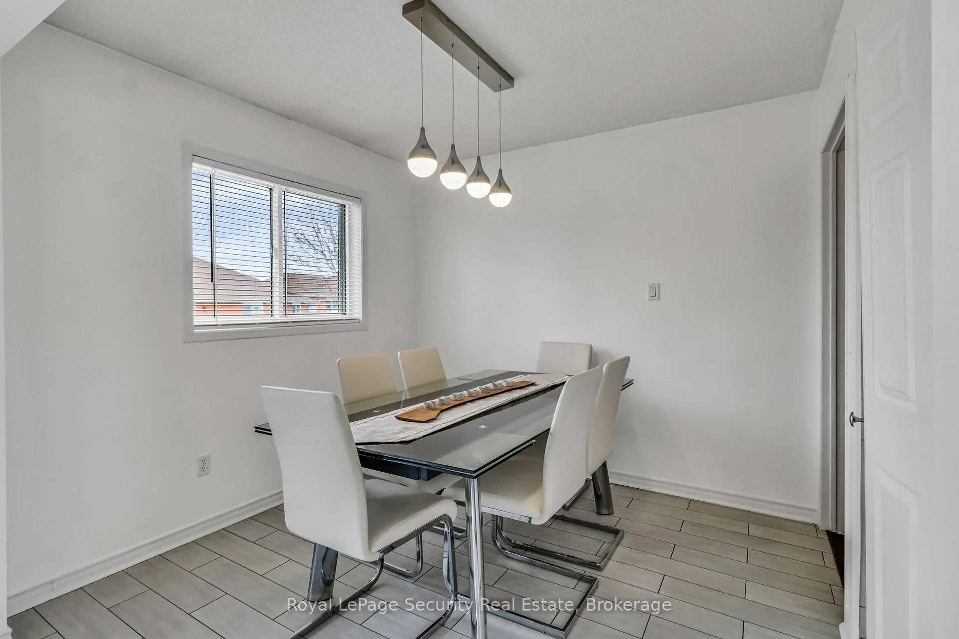 Photo 10 of 1280 Forest Street, Innisfil, Alcona — HOMEH