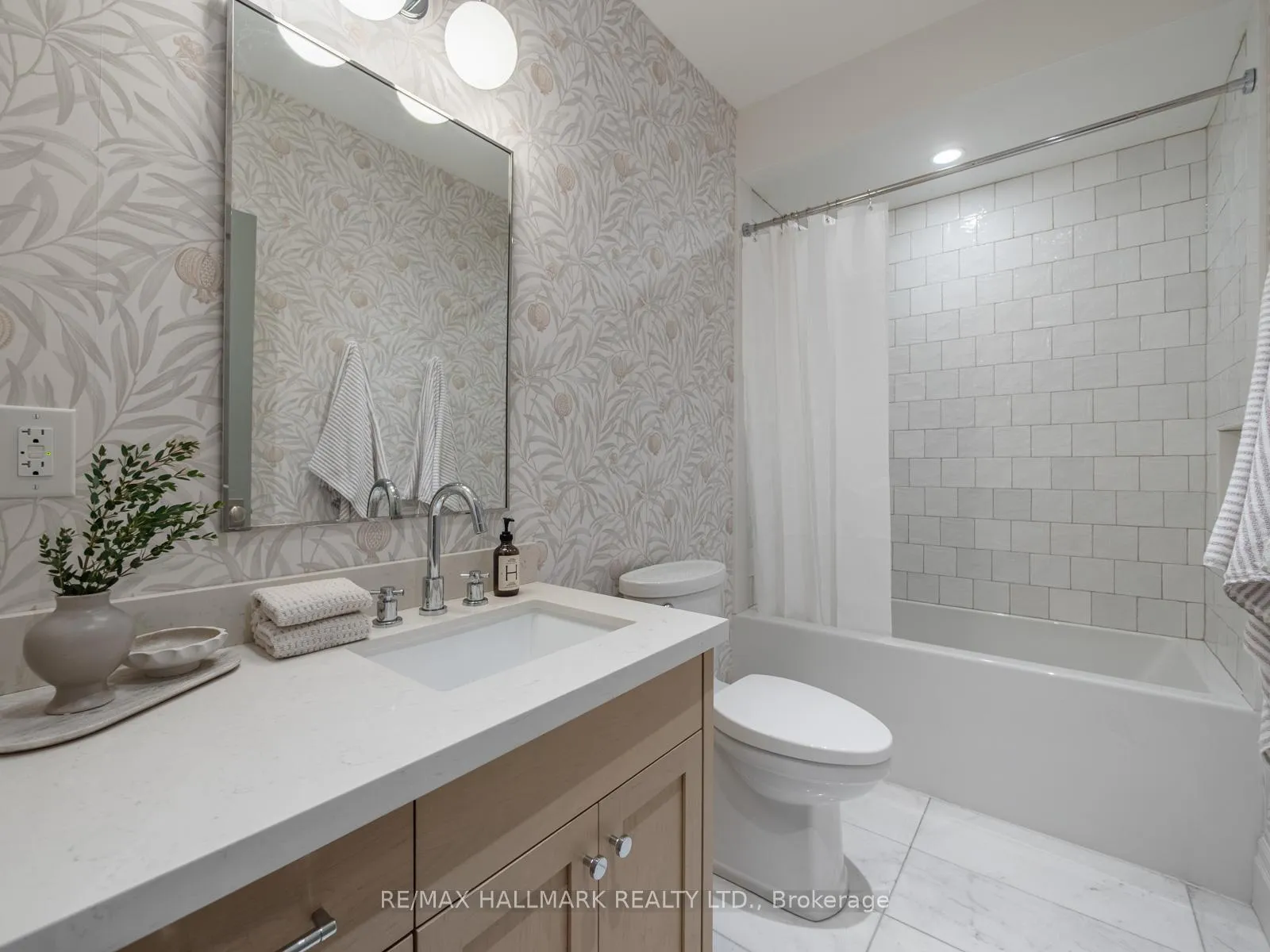 Photo 31 of 47 Langley Avenue, Toronto, North Riverdale — HOMEH