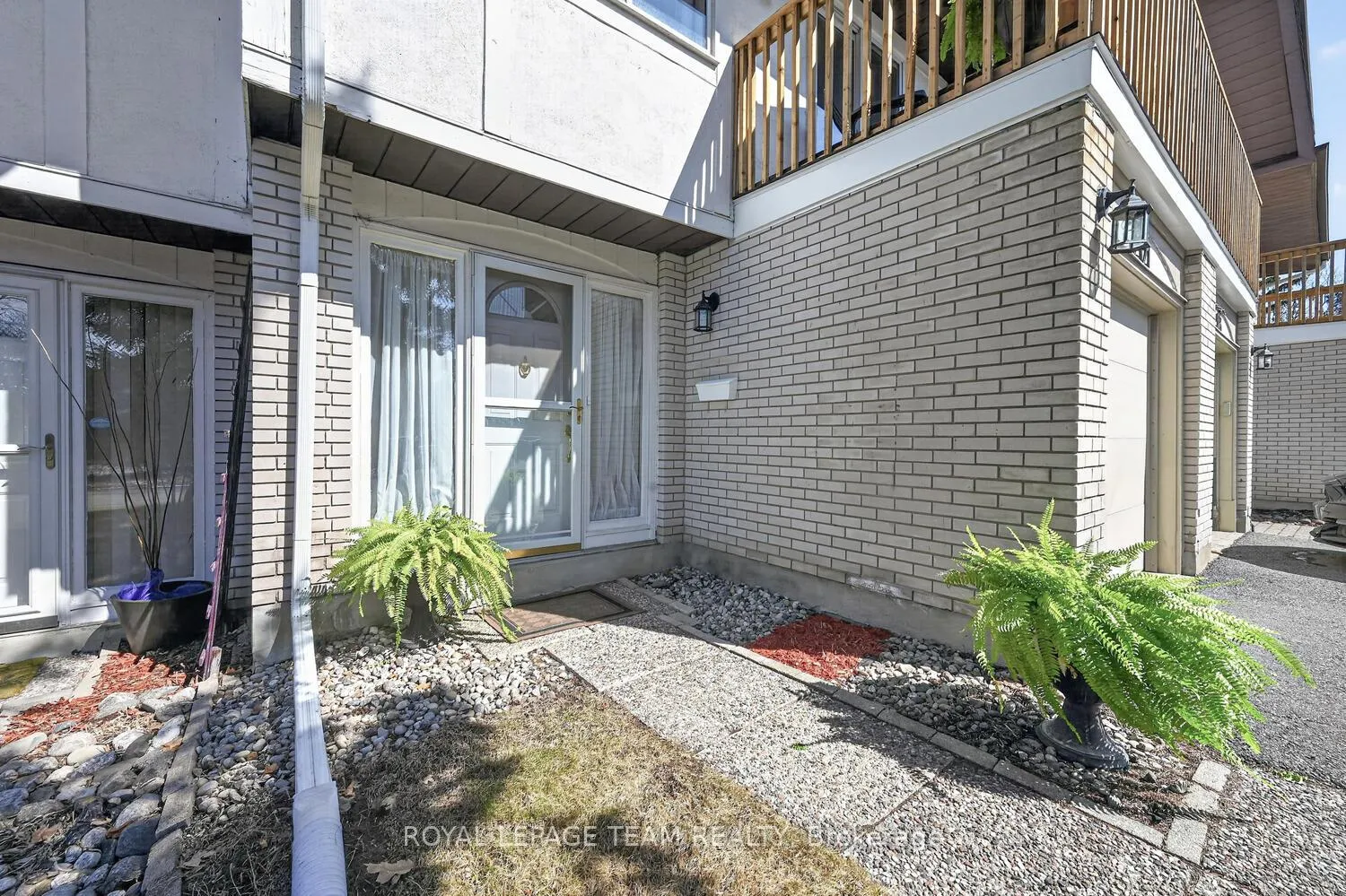 Photo 3 of 2521 Flannery Drive, Ottawa, Mooneys Bay/Riverside Park — HOMEH