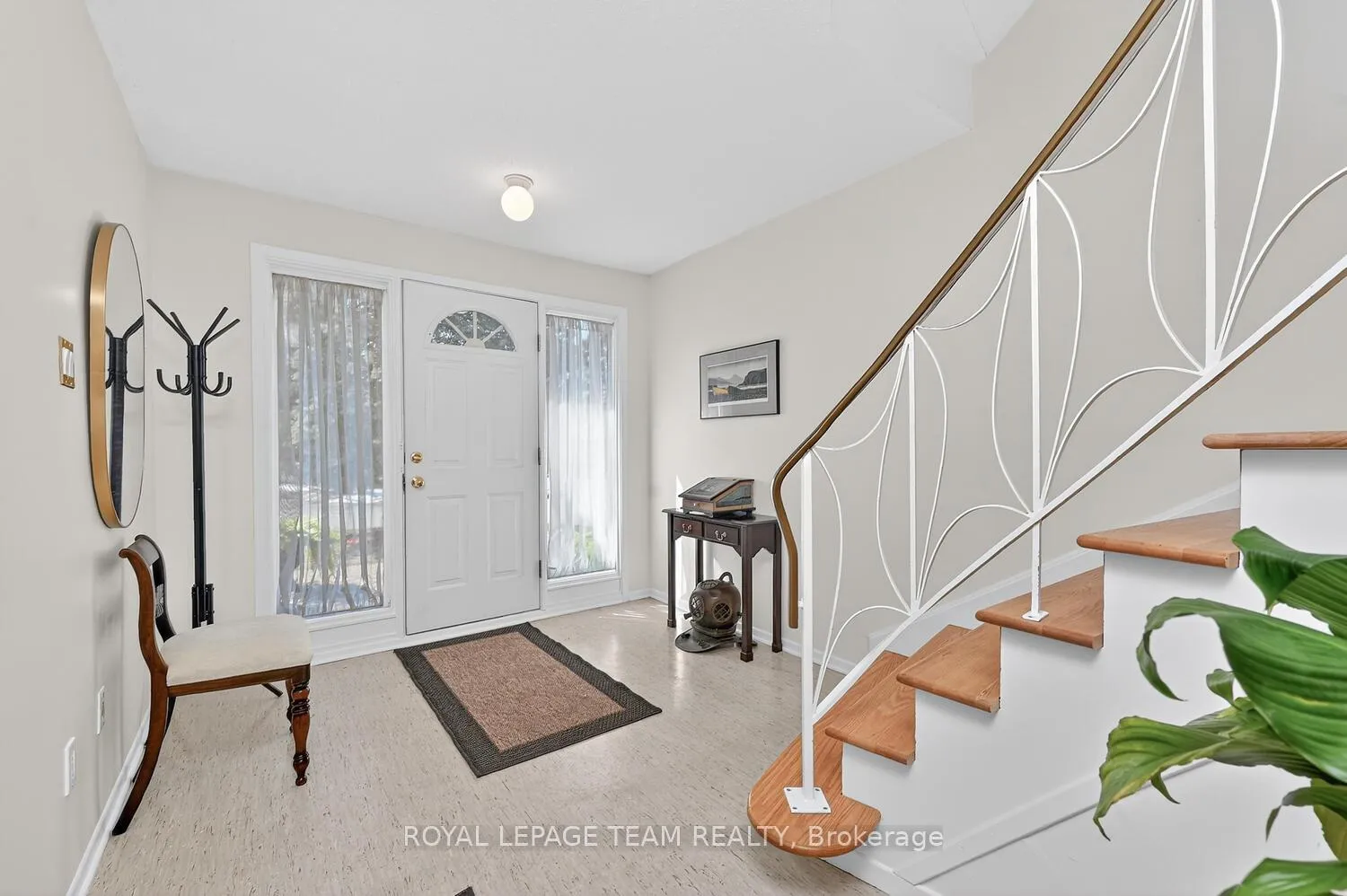 Photo 4 of 2521 Flannery Drive, Ottawa, Mooneys Bay/Riverside Park — HOMEH