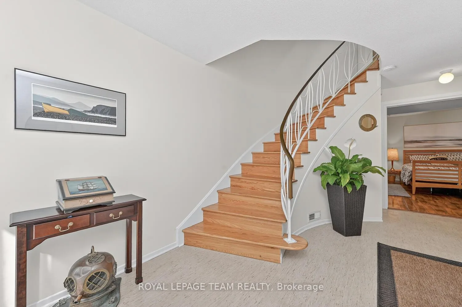Photo 6 of 2521 Flannery Drive, Ottawa, Mooneys Bay/Riverside Park — HOMEH