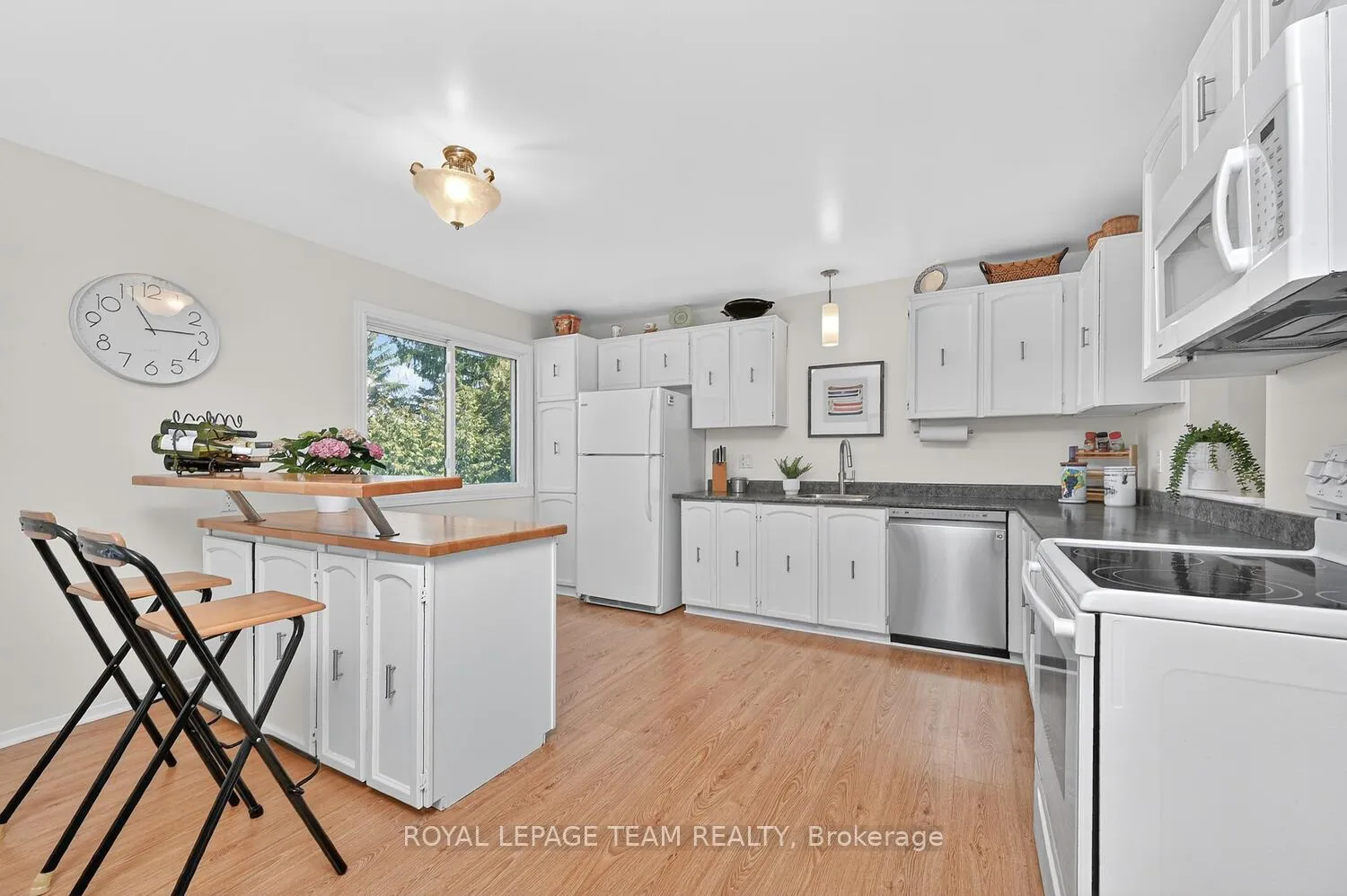 Photo 13 of 2521 Flannery Drive, Ottawa, Mooneys Bay/Riverside Park — HOMEH